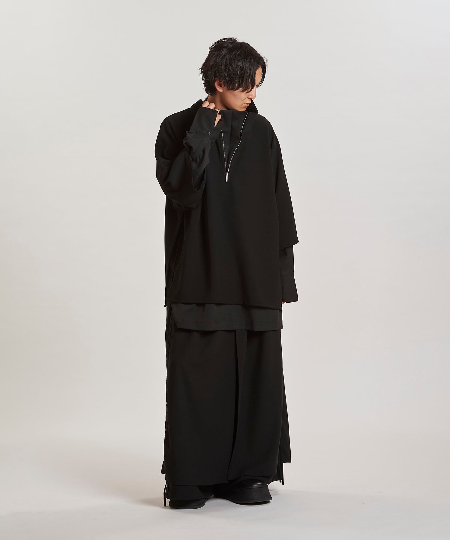 BLACK Model:H169cm