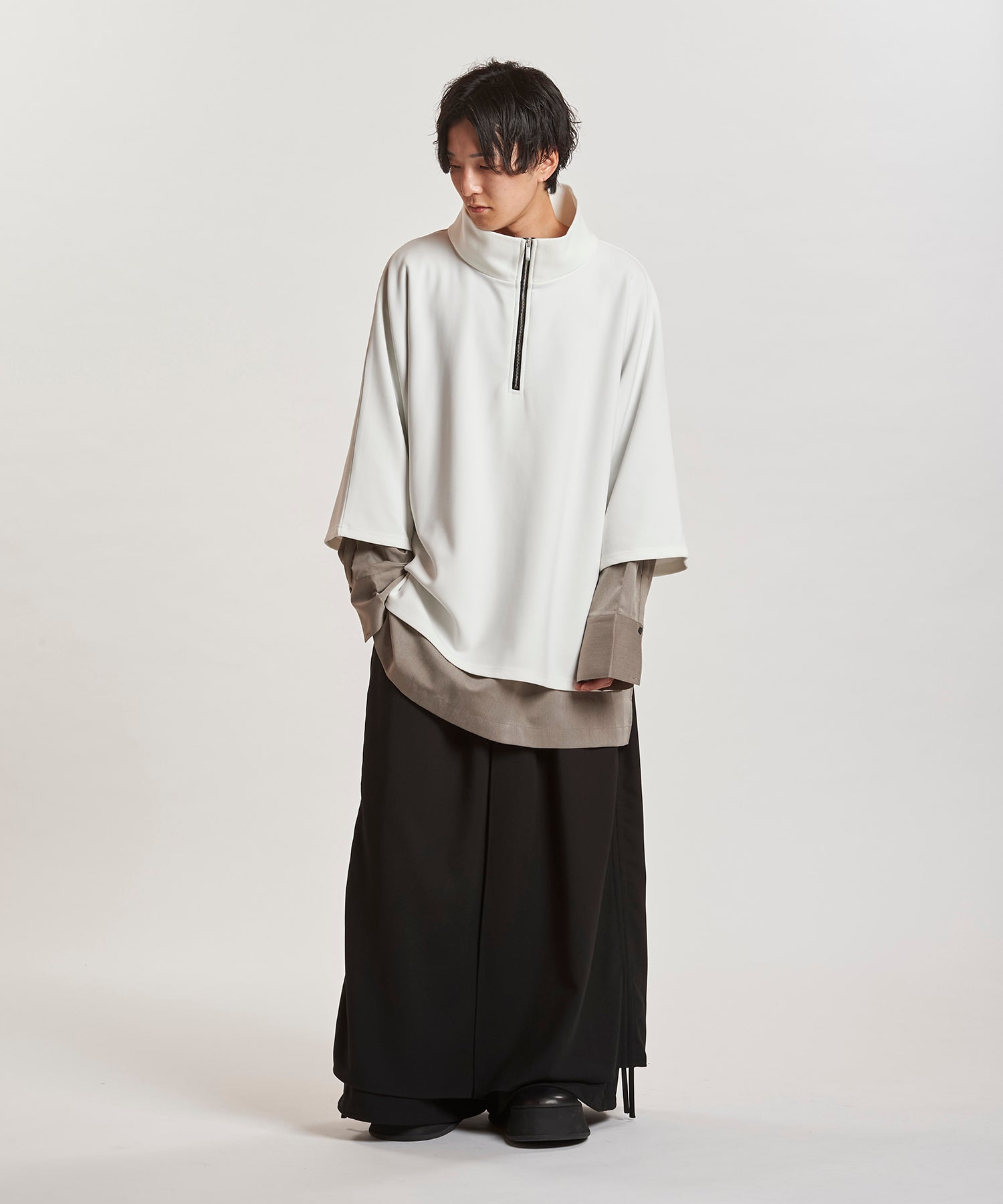WHITE Model:H169cm