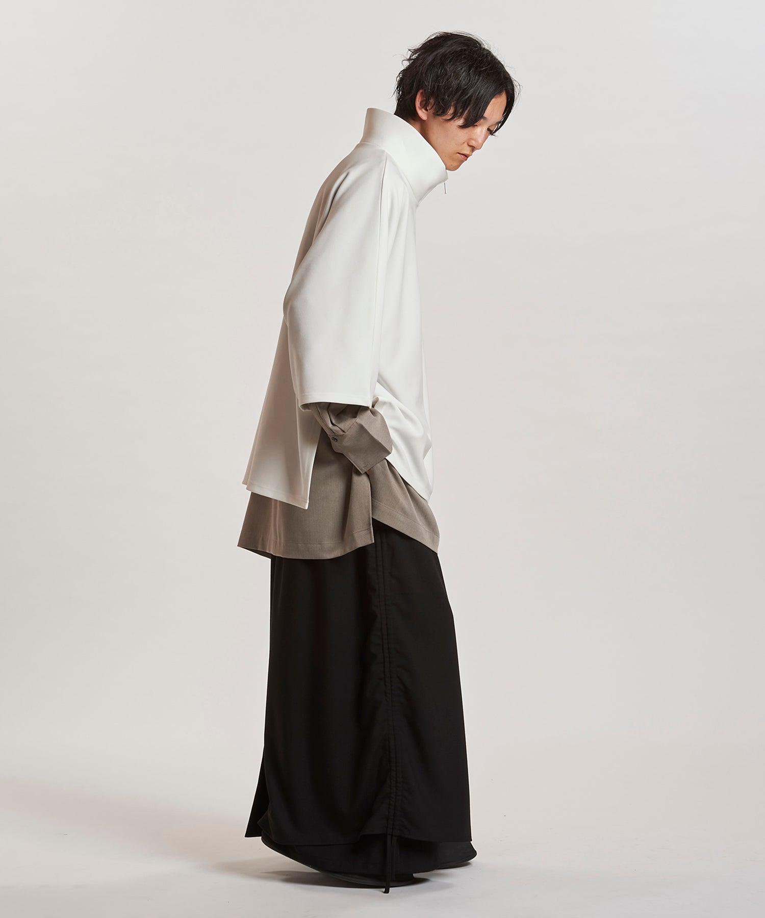 WHITE Model:H169cm