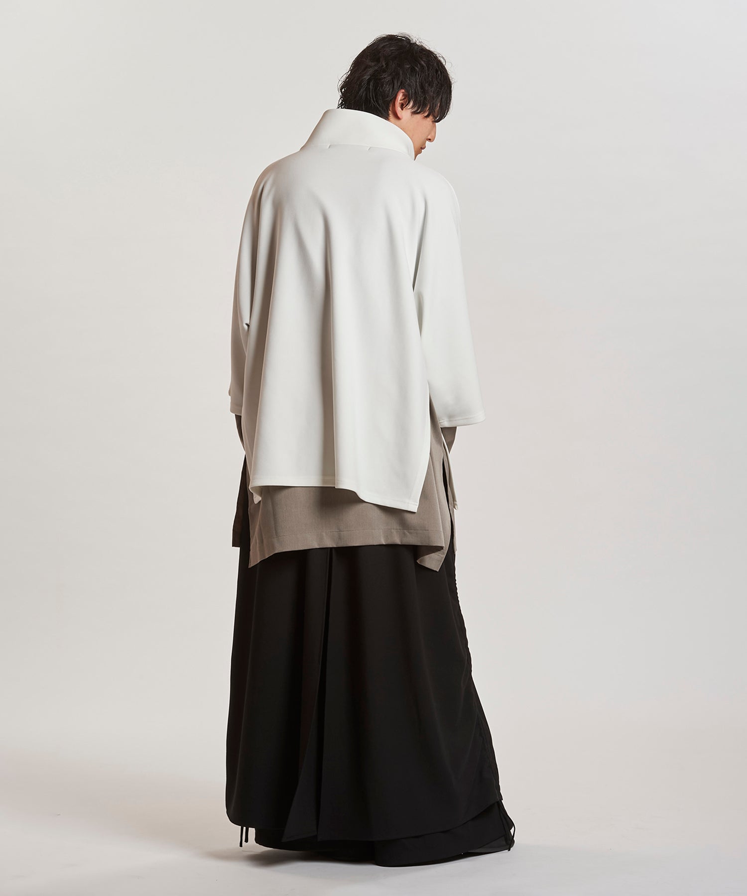 WHITE Model:H169cm