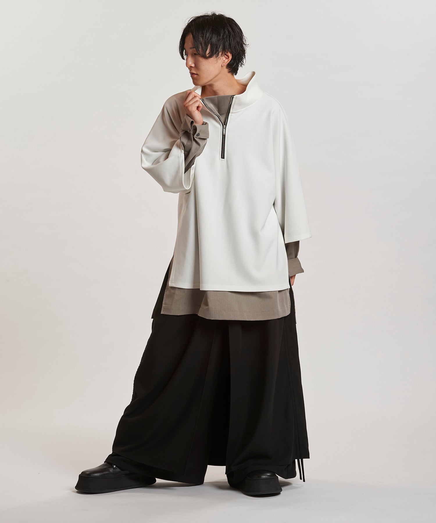 WHITE Model:H169cm