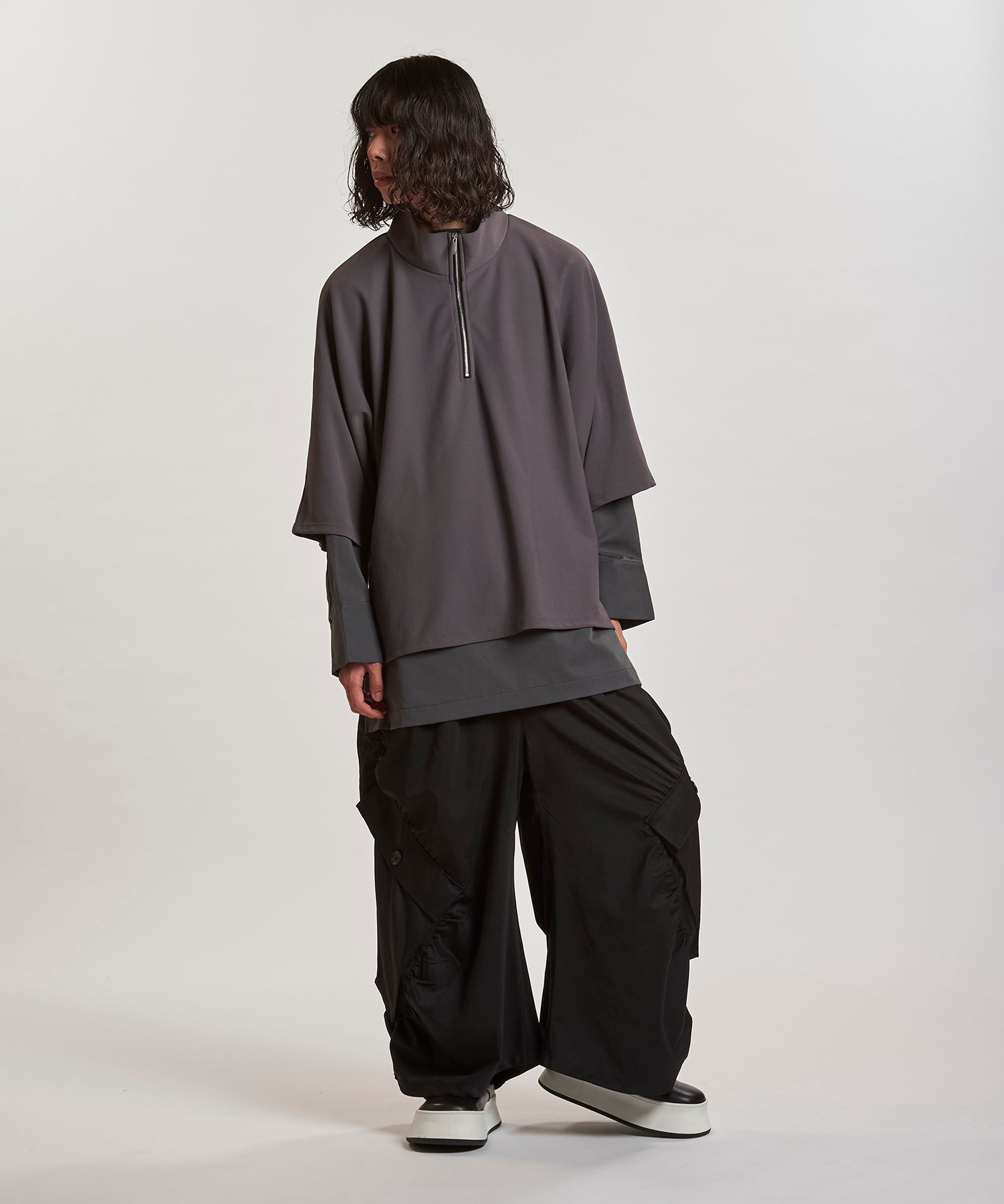 GRAY Model:H180cm