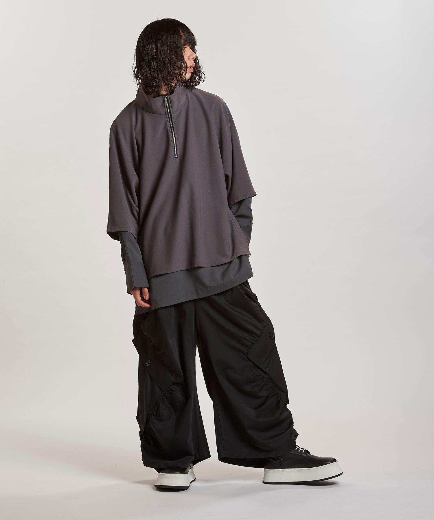 GRAY Model:H180cm