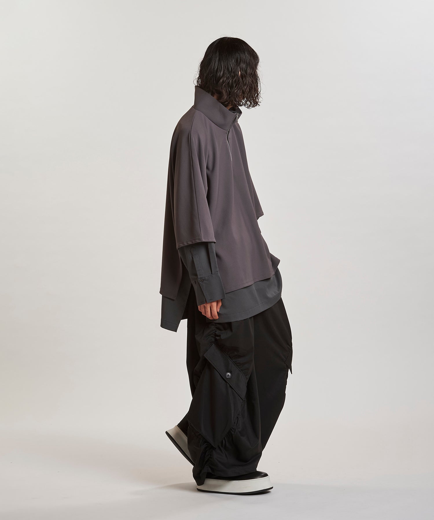 GRAY Model:H180cm