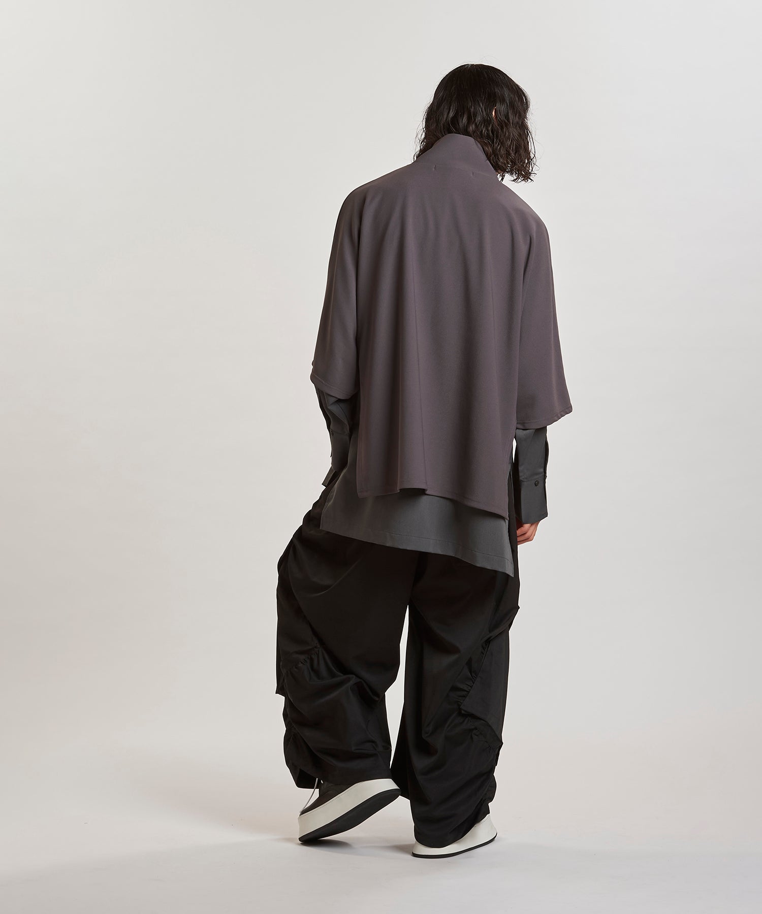 GRAY Model:H180cm