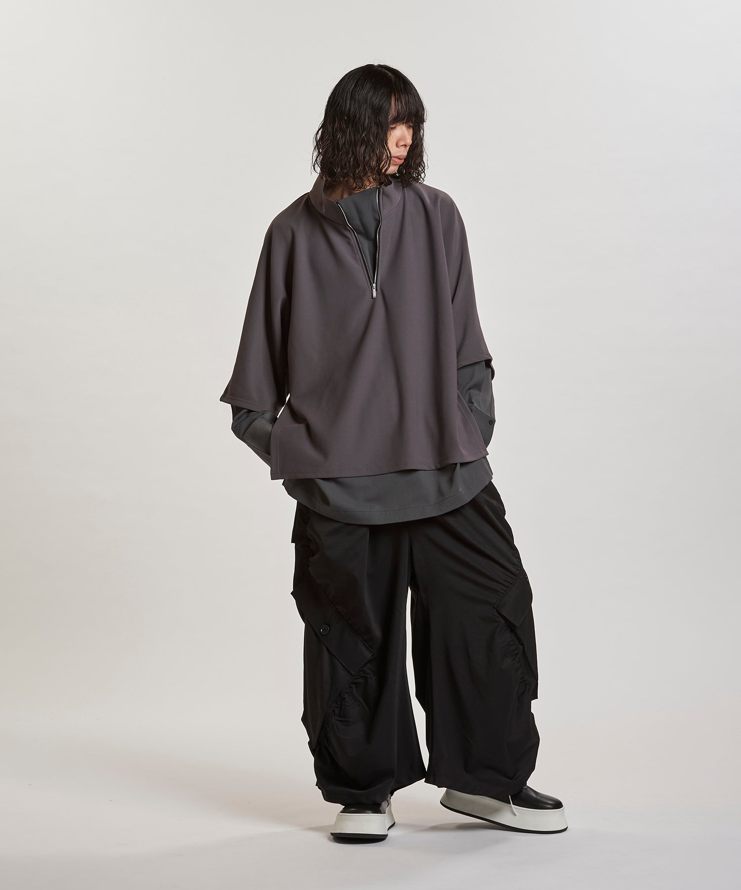 GRAY Model:H180cm