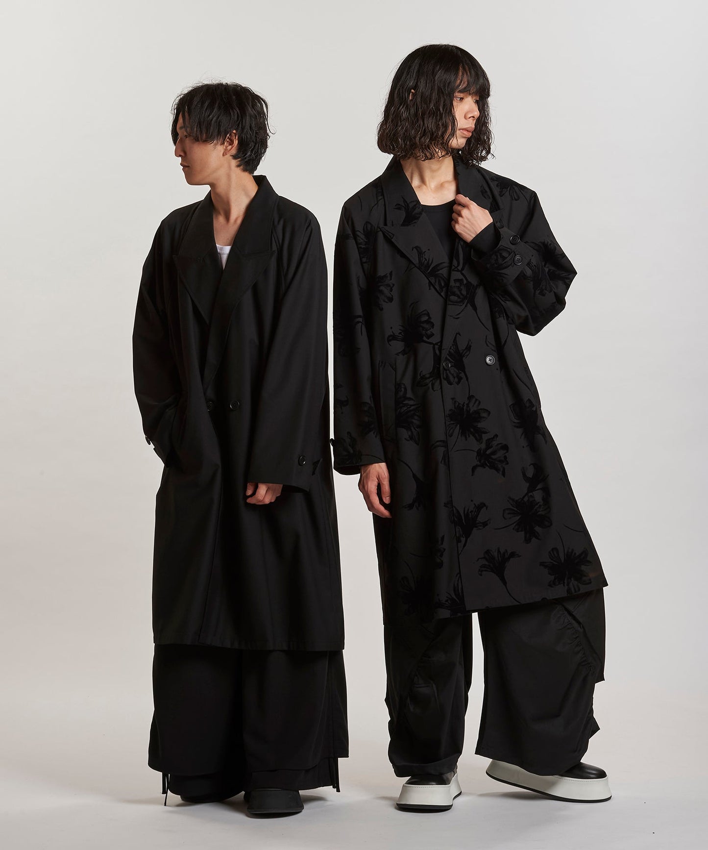 BLACK Model:H169cm / FLOWER Model:H180cm