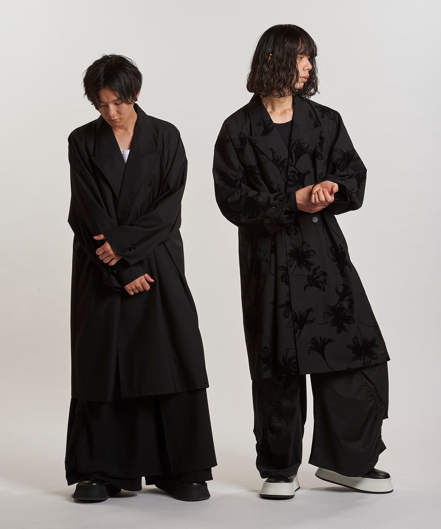 BLACK Model:H169cm / FLOWER Model:H180cm