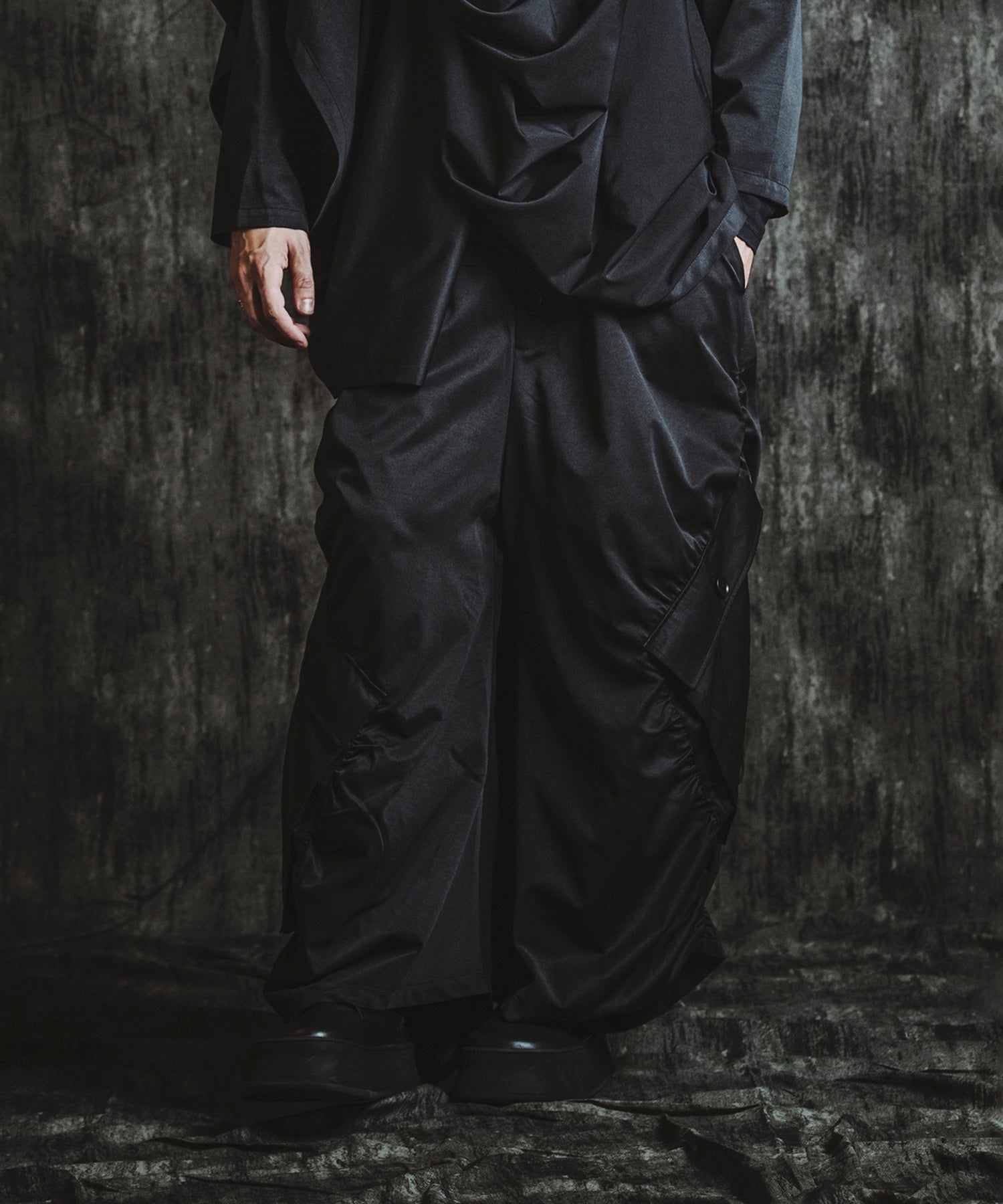 BLACK Model:H182cm