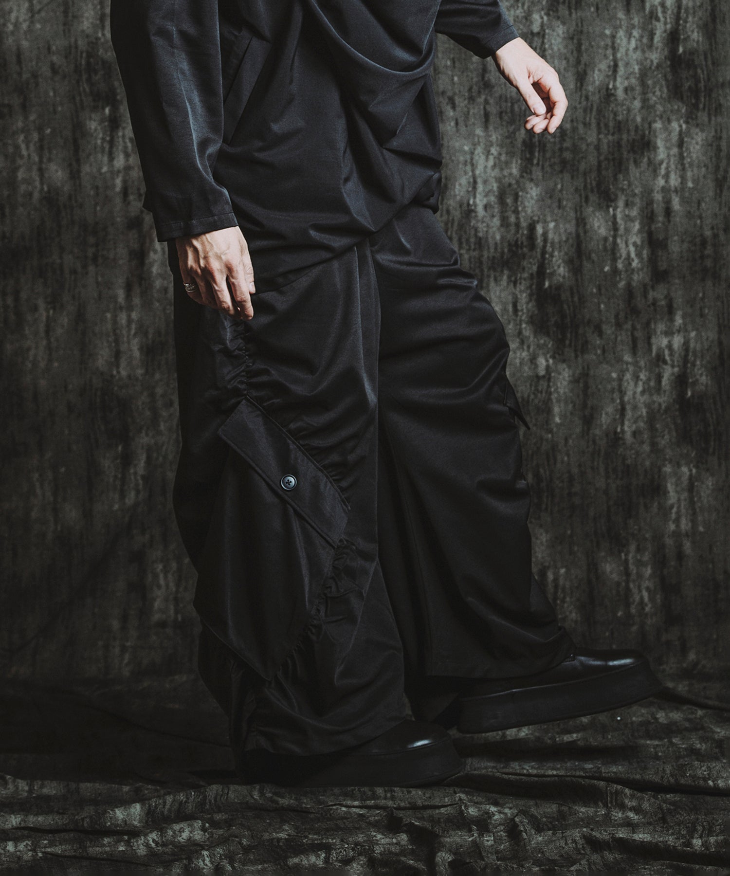 BLACK Model:H182cm