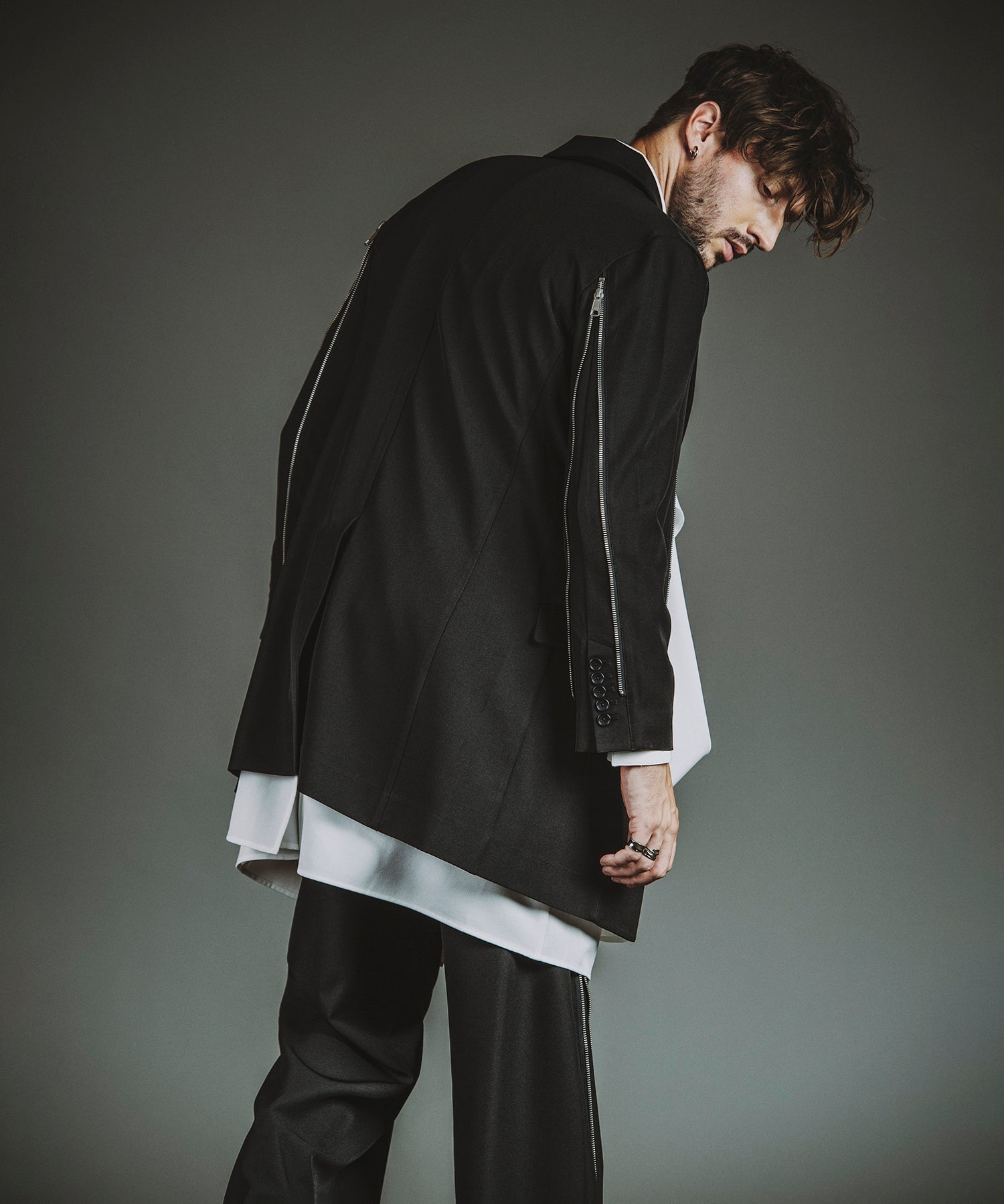 BLACK Model:H182cm