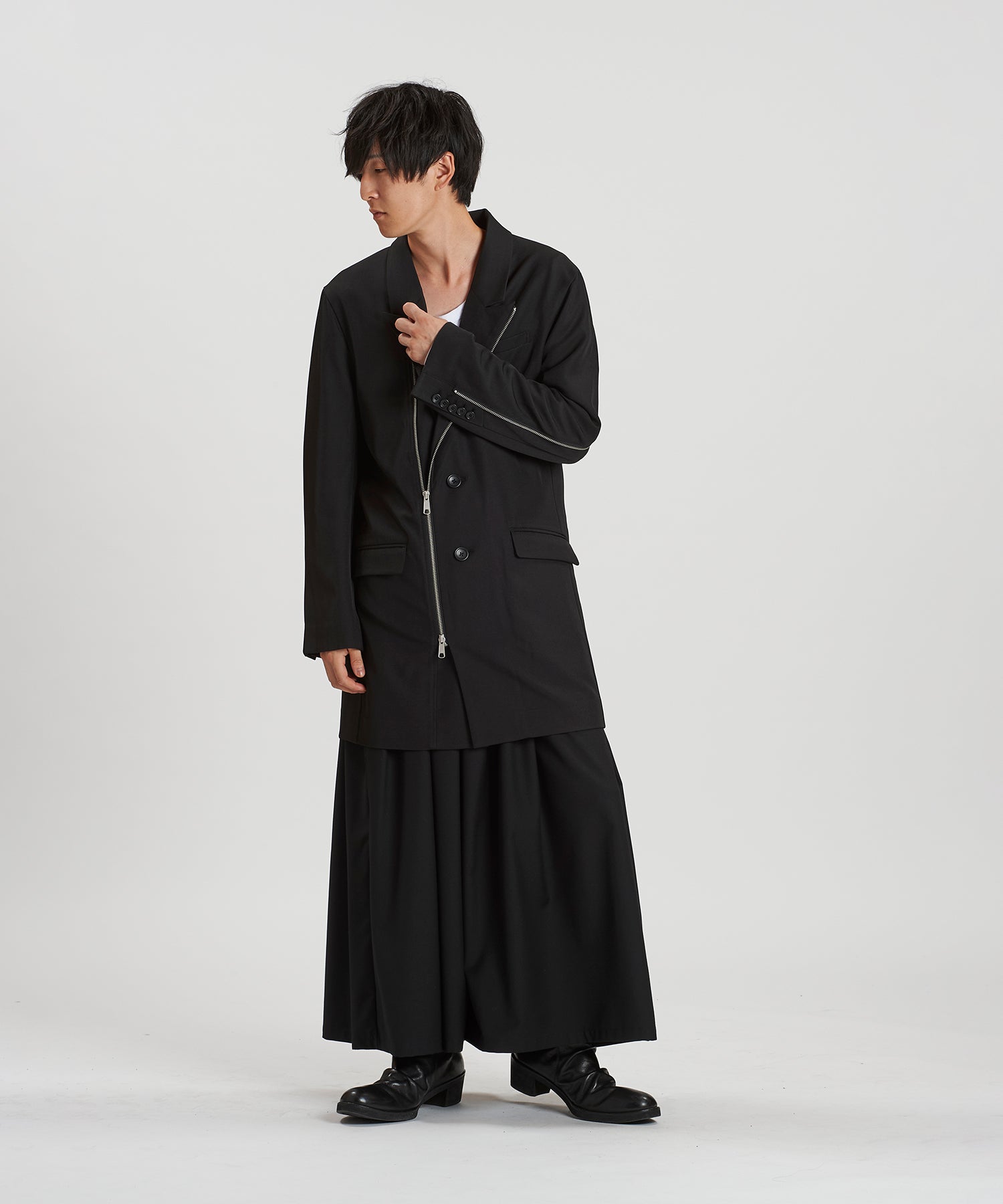BLACK Model:H169cm