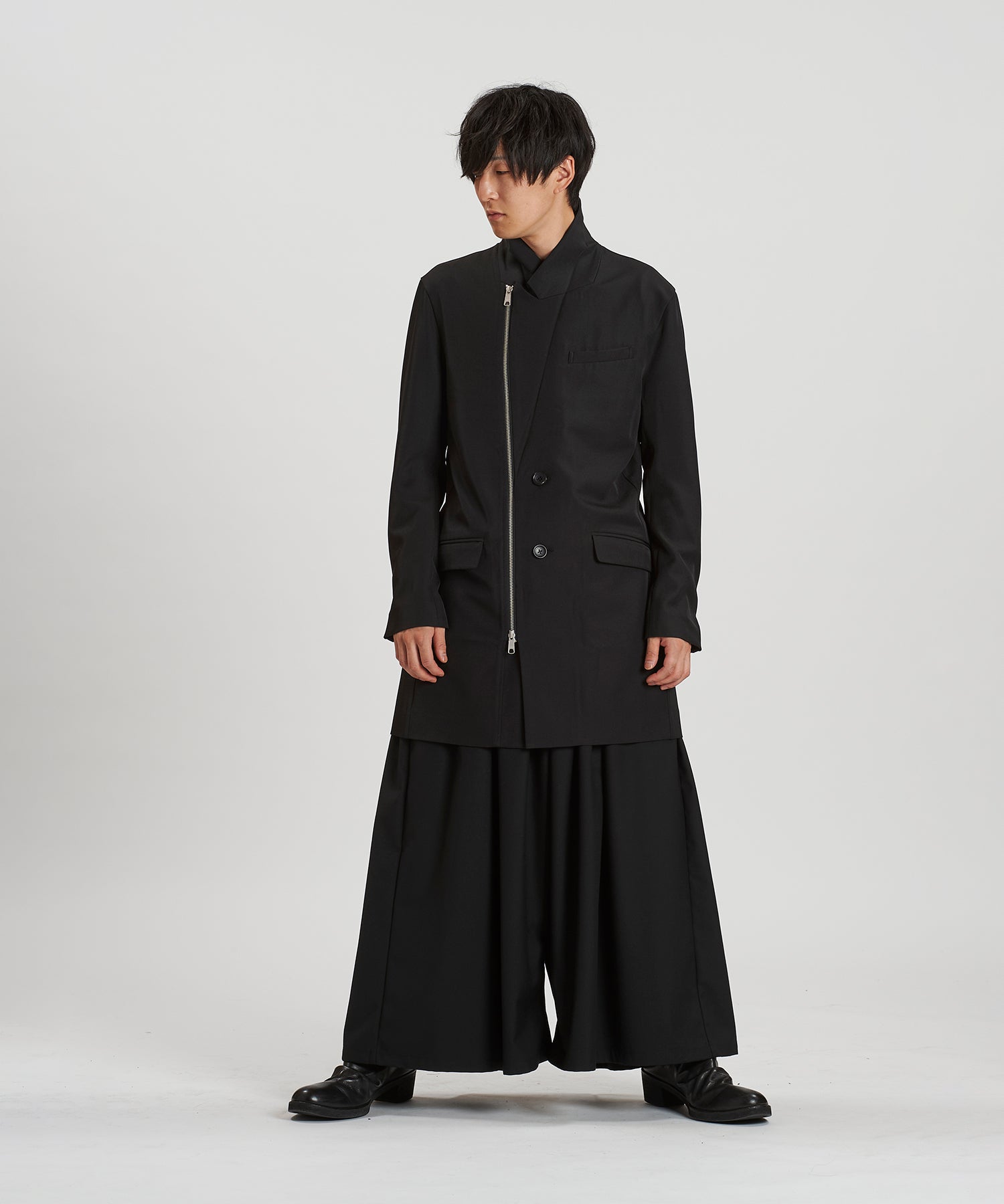BLACK Model:H169cm