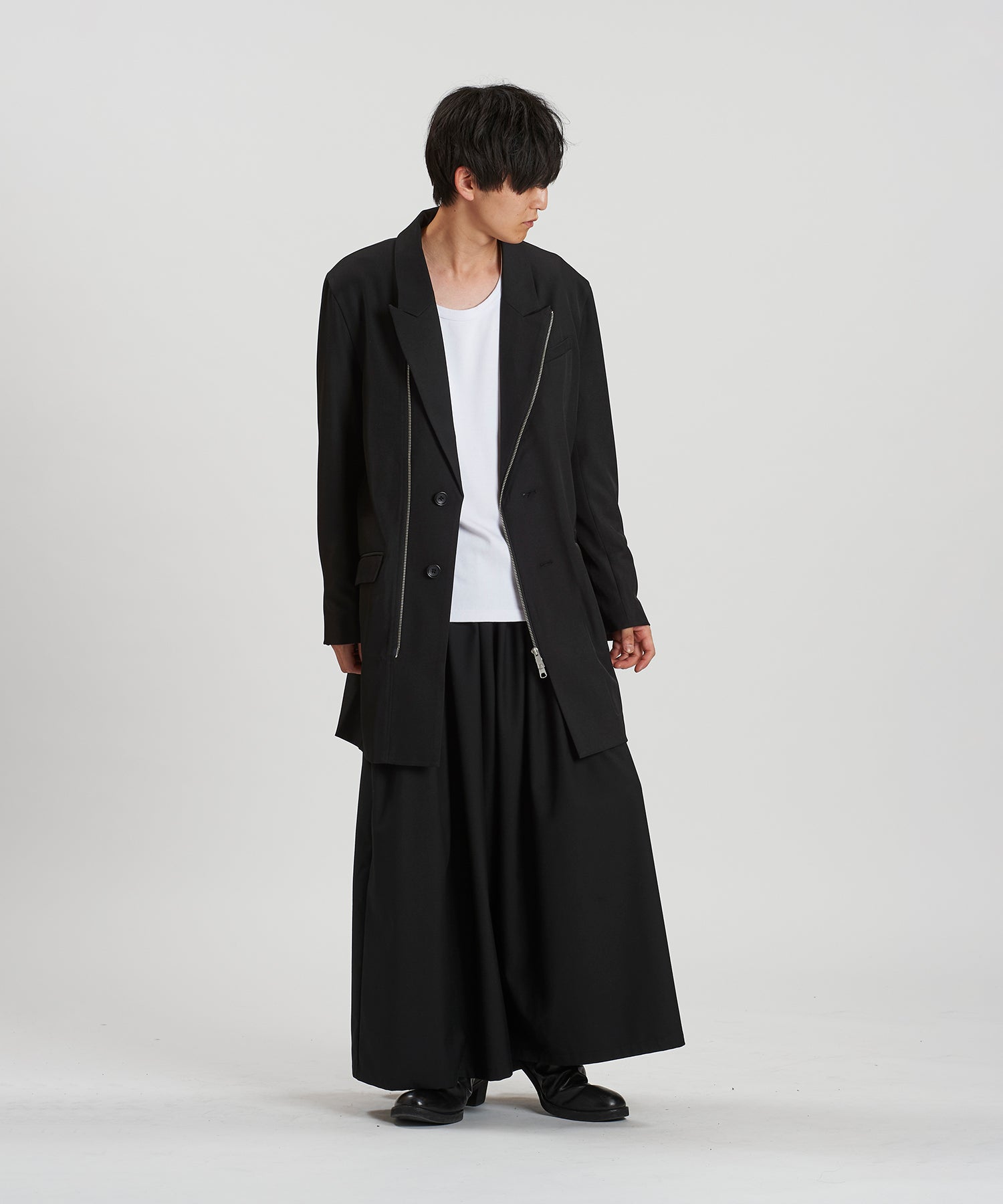 BLACK Model:H169cm