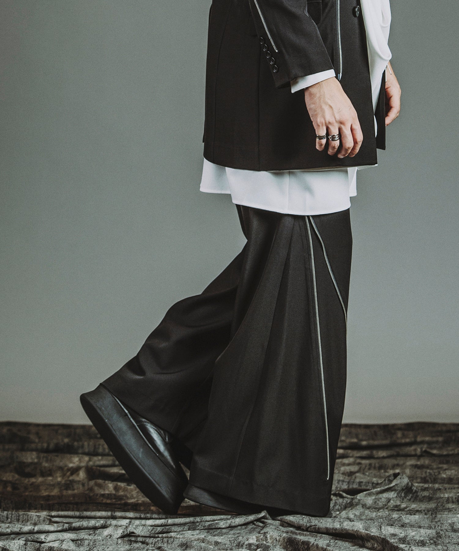 BLACK Model:H182cm