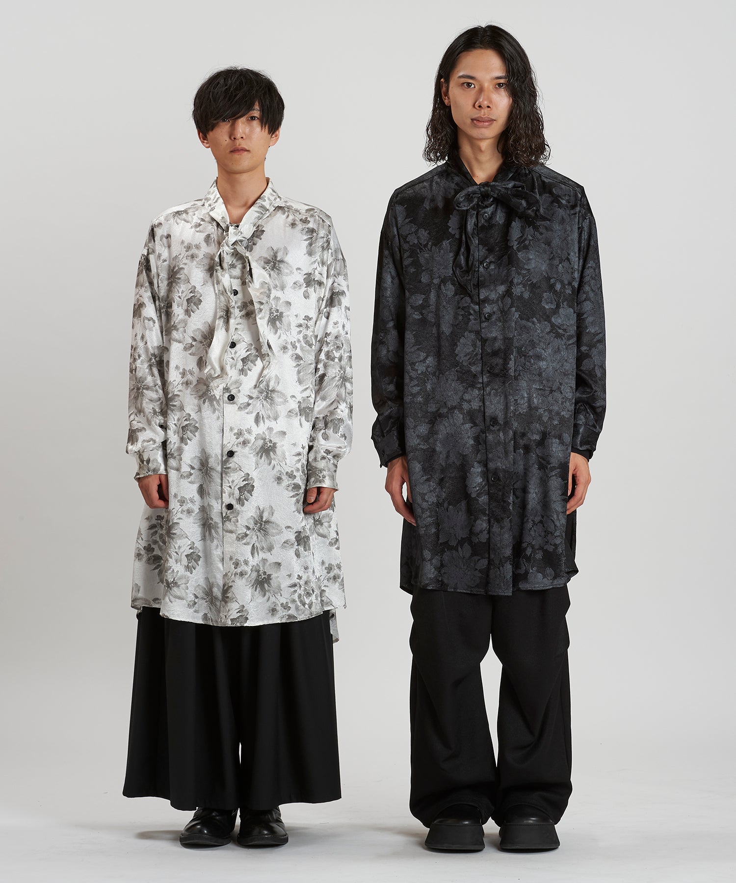 WHITE Model:H169cm / BLACK Model:H180cm