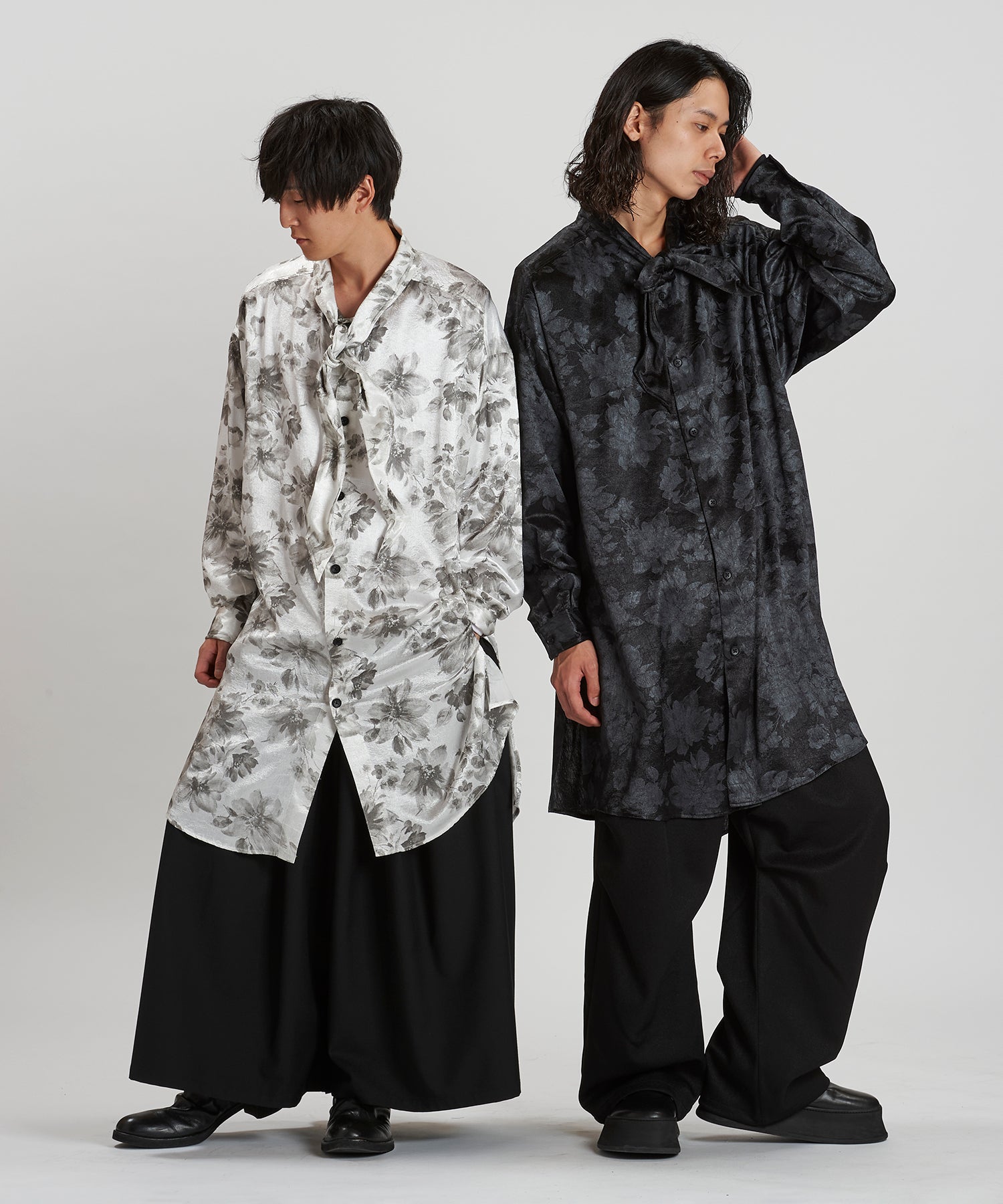 WHITE Model:H169cm / BLACK Model:H180cm