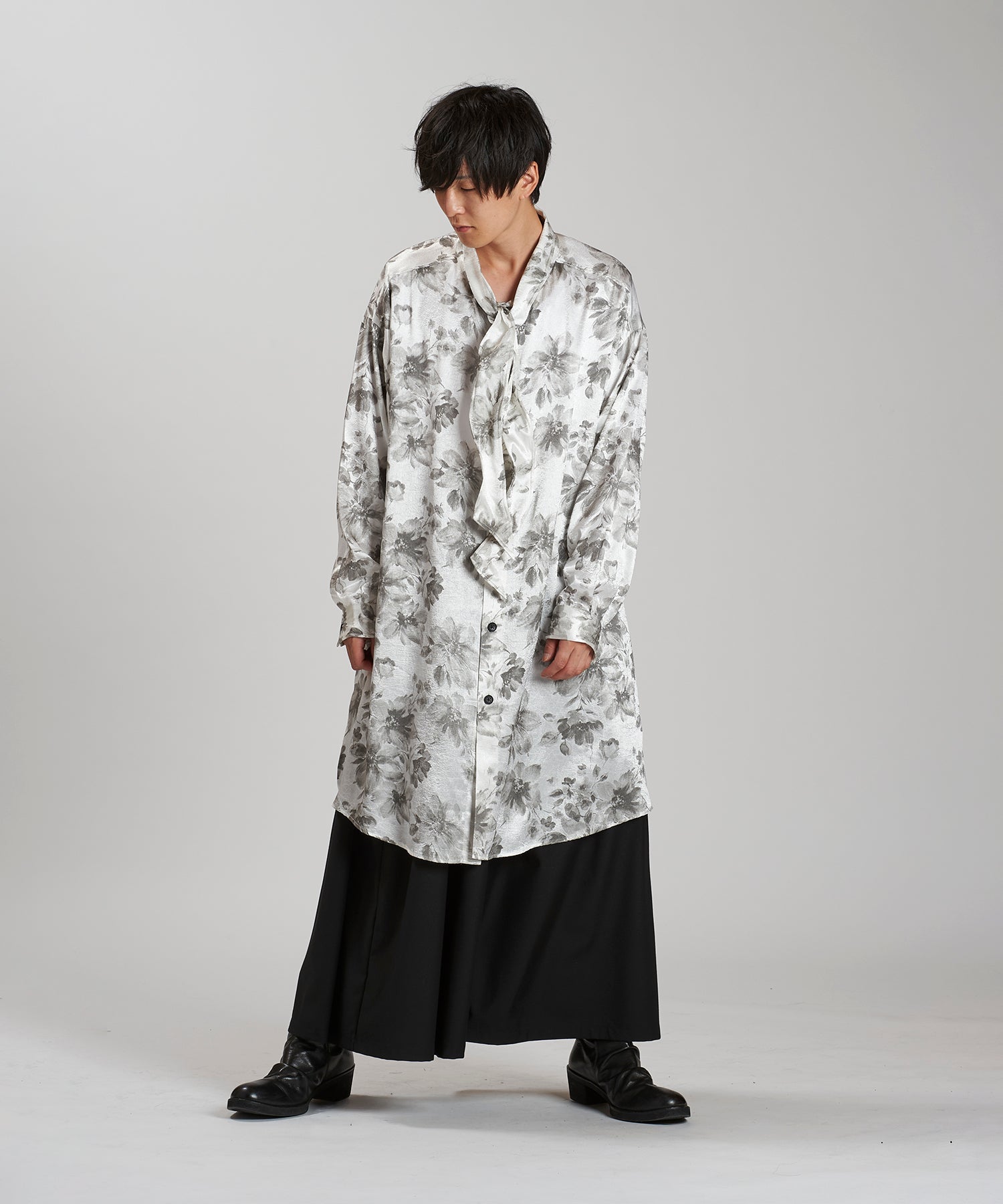 WHITE Model:H169cm