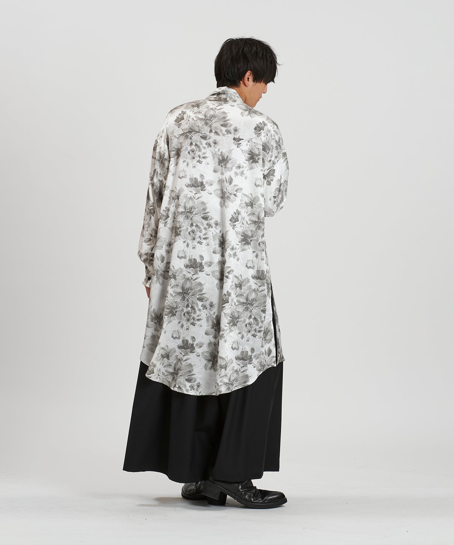 WHITE Model:H169cm
