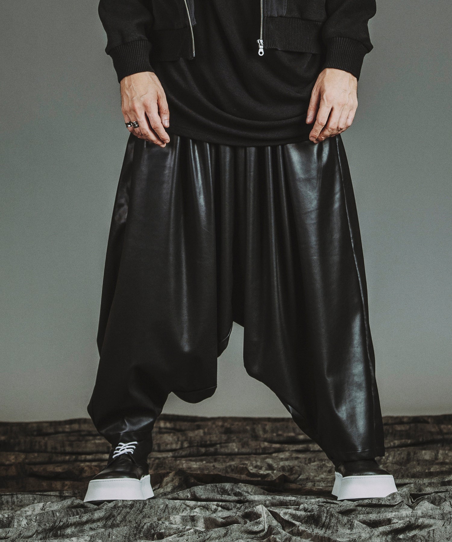 BLACK Model:H182cm