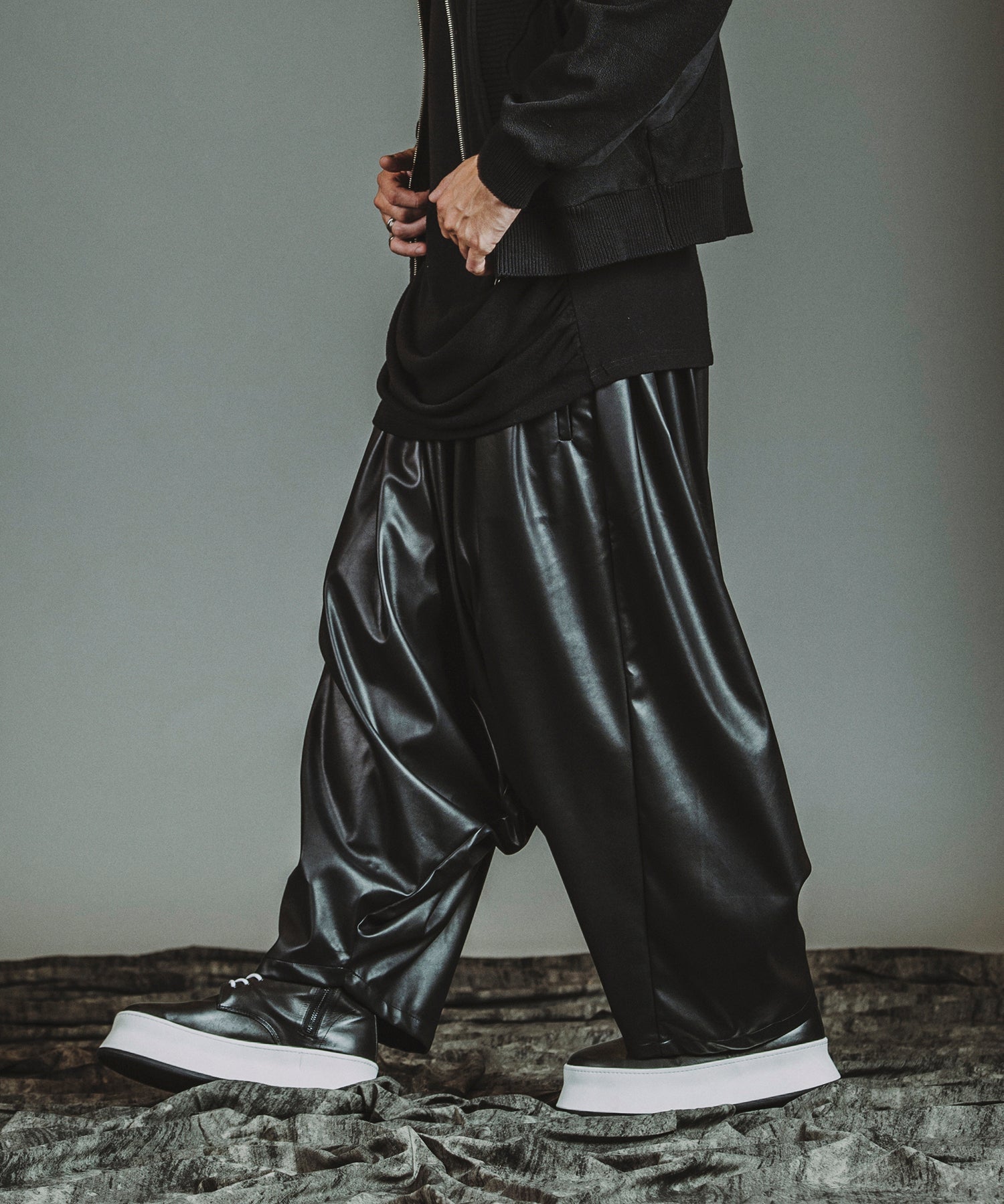 BLACK Model:H182cm