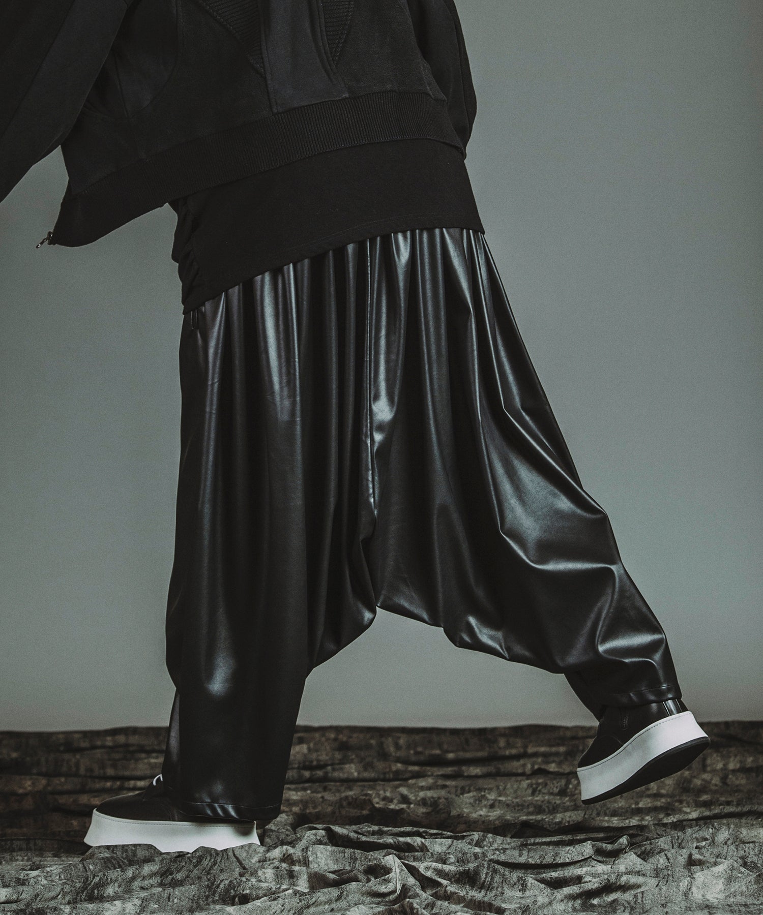BLACK Model:H182cm