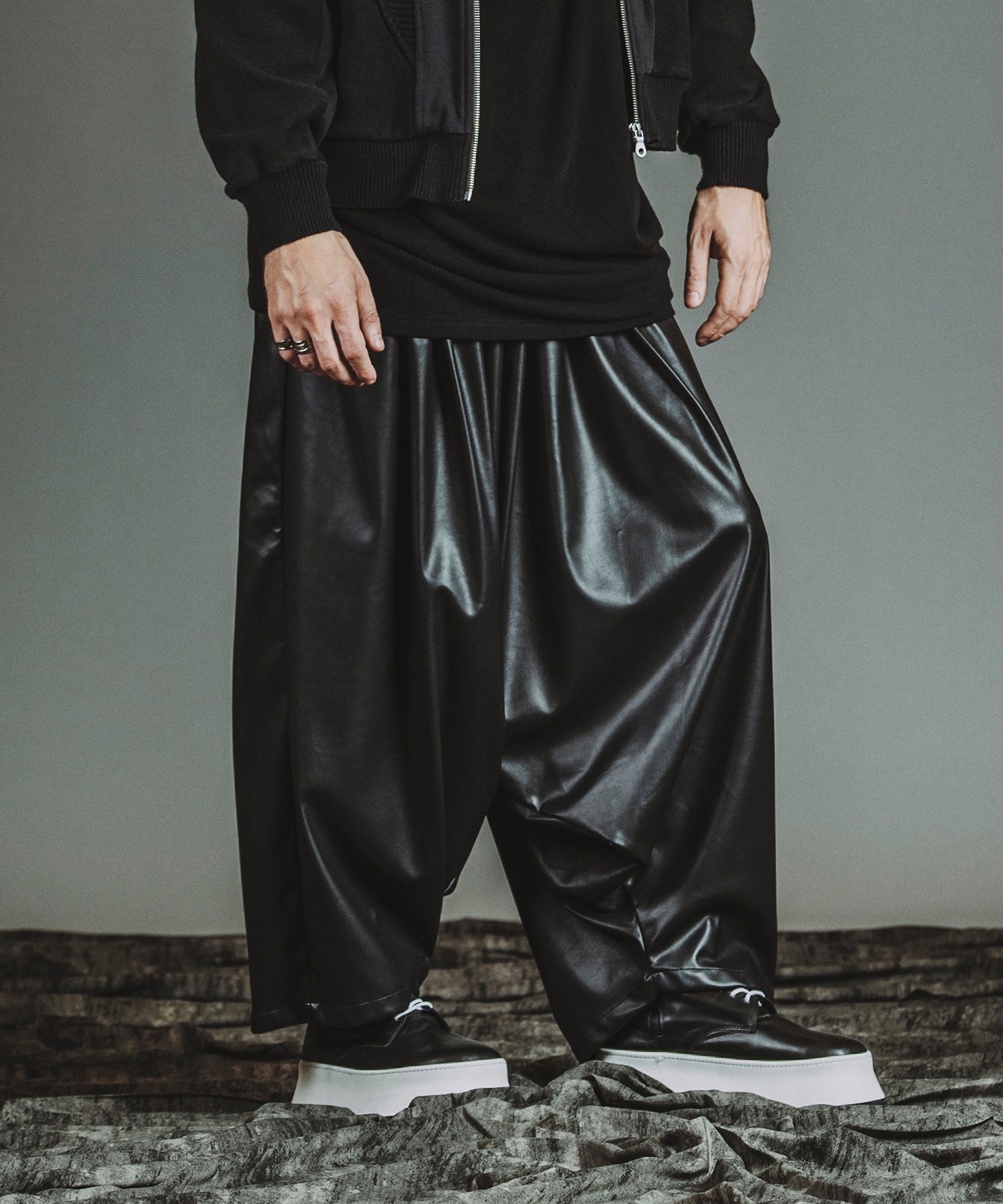 BLACK Model:H182cm