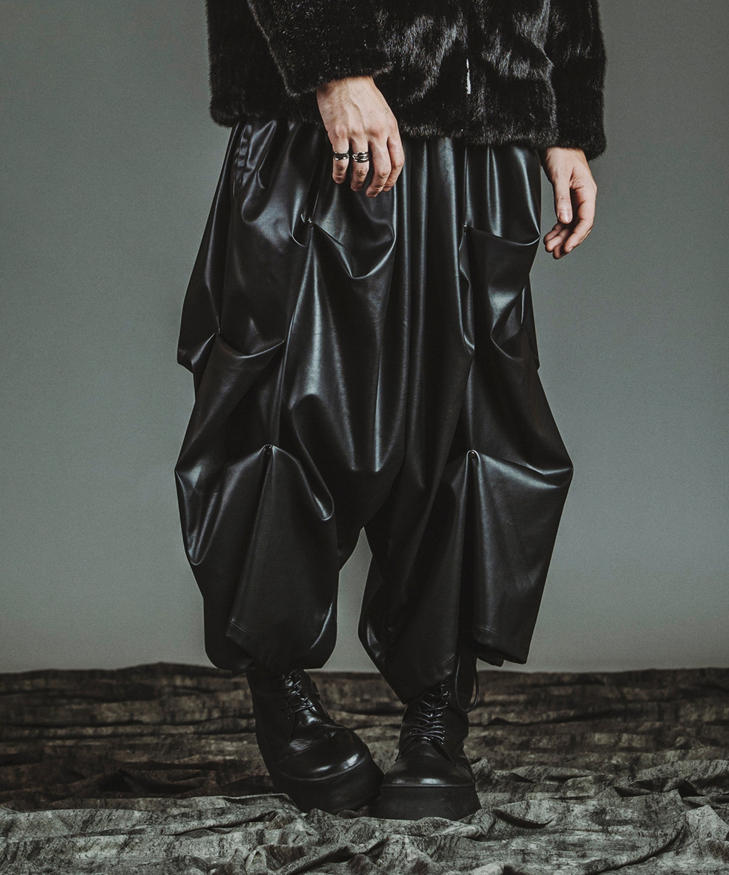 BLACK Model:H182cm
