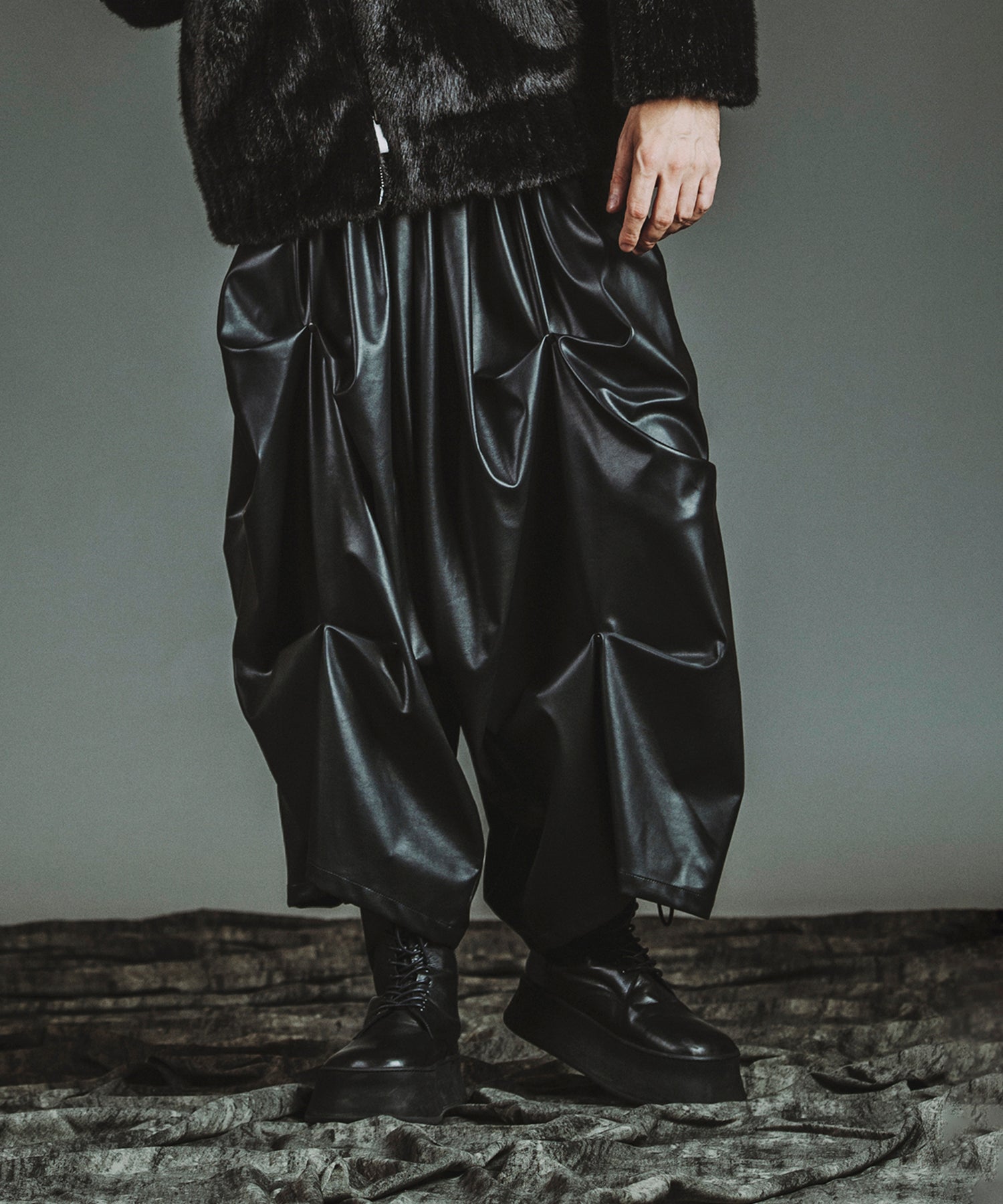 BLACK Model:H182cm