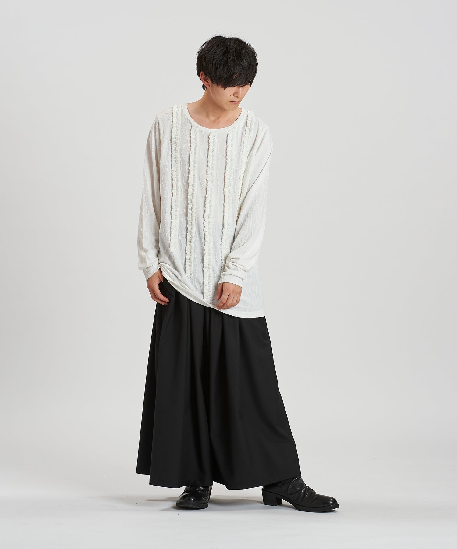 WHITE Model:H169cm