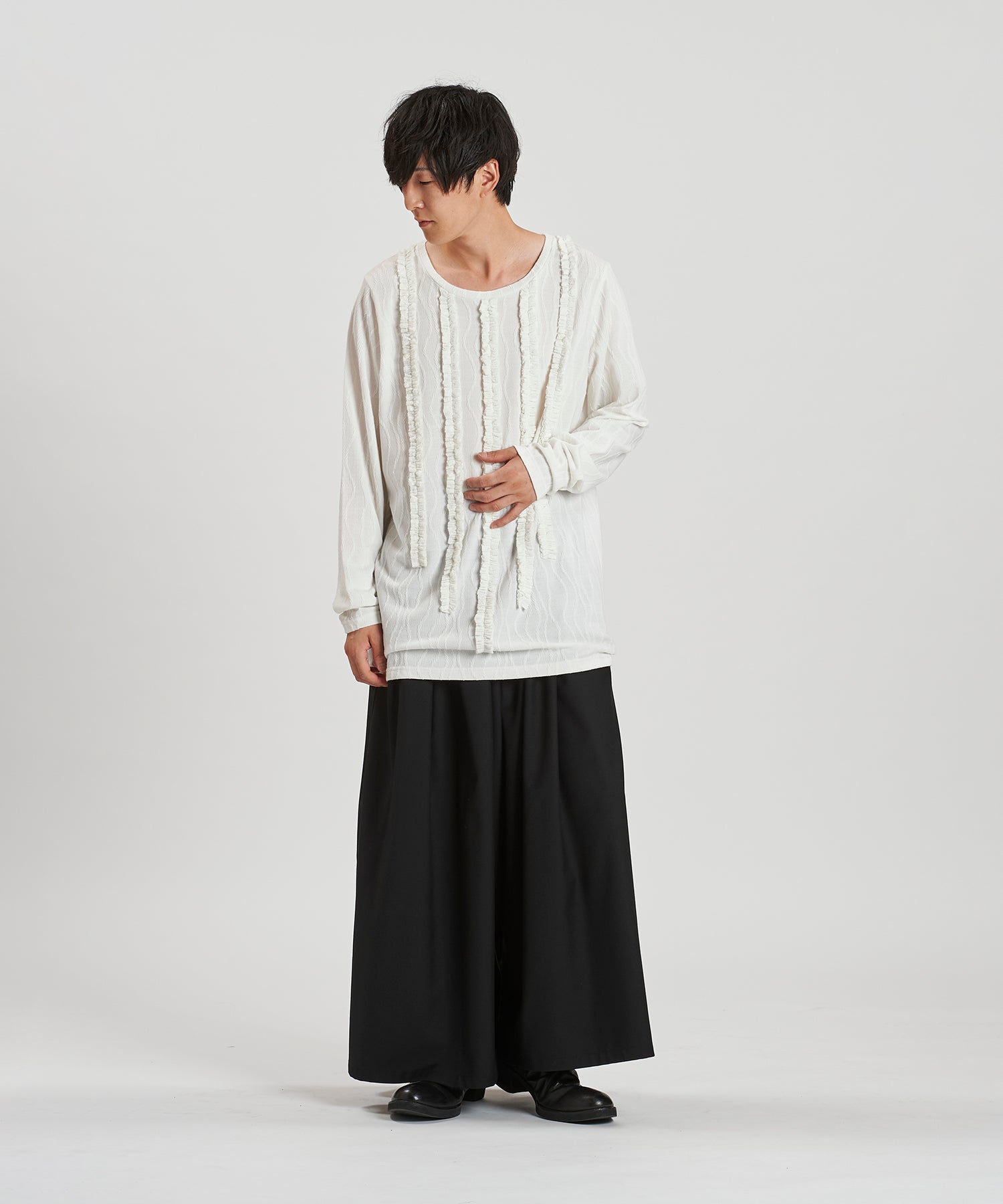 WHITE Model:H169cm