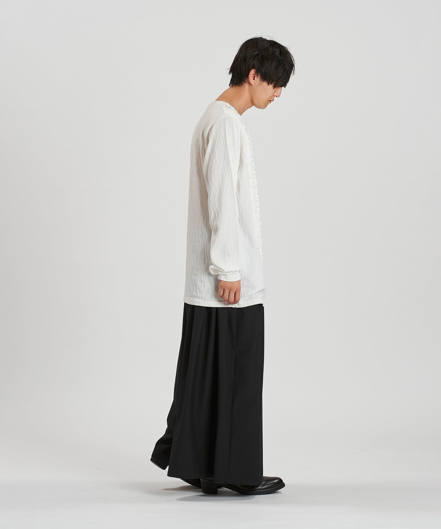 WHITE Model:H169cm