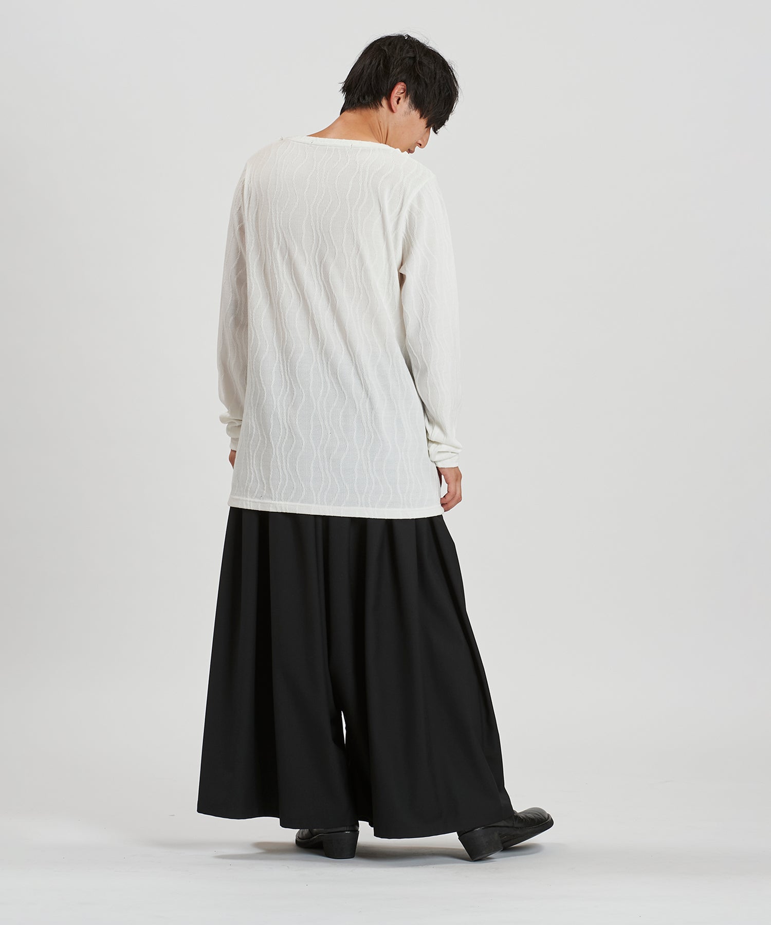 WHITE Model:H169cm