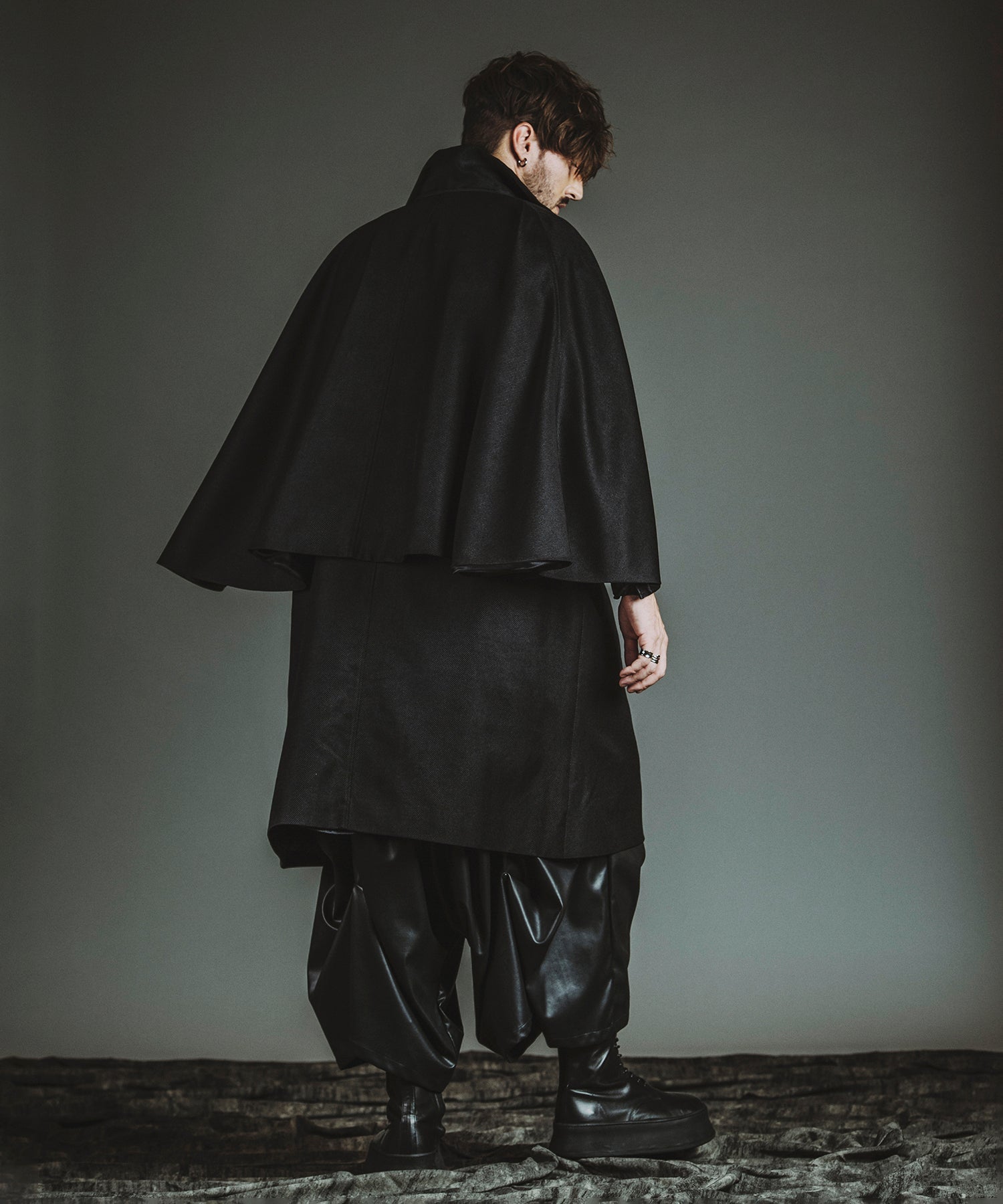 BLACK Model:H182cm