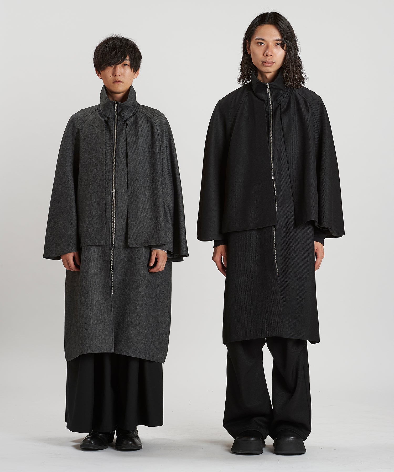GRAY Model:H169cm / BLACK Model:H180cm