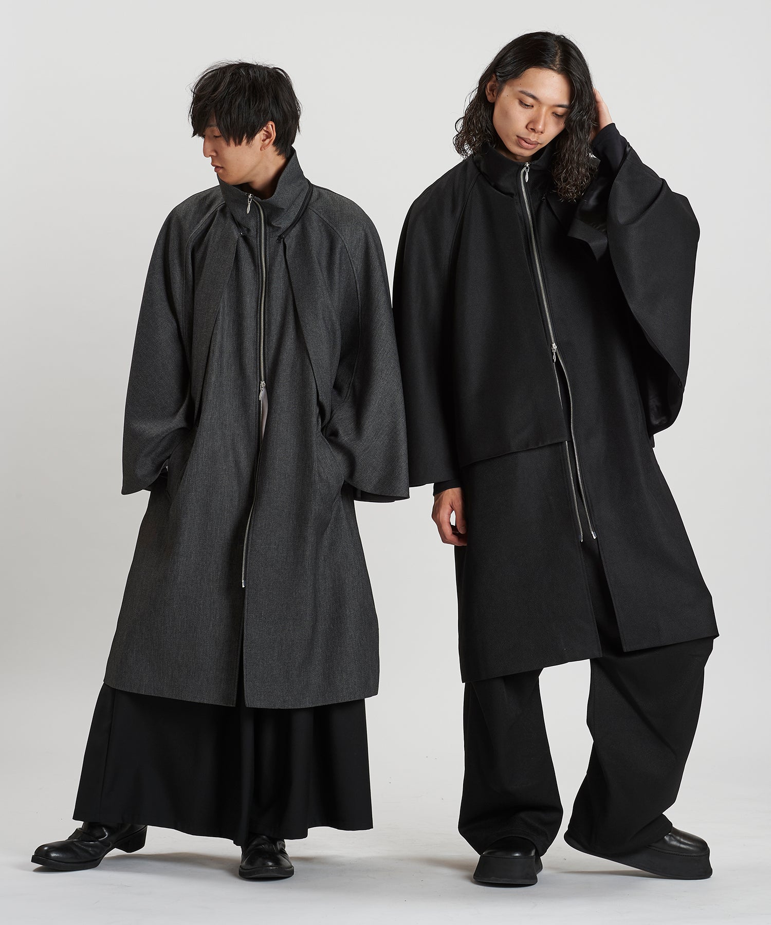 GRAY Model:H169cm / BLACK Model:H180cm