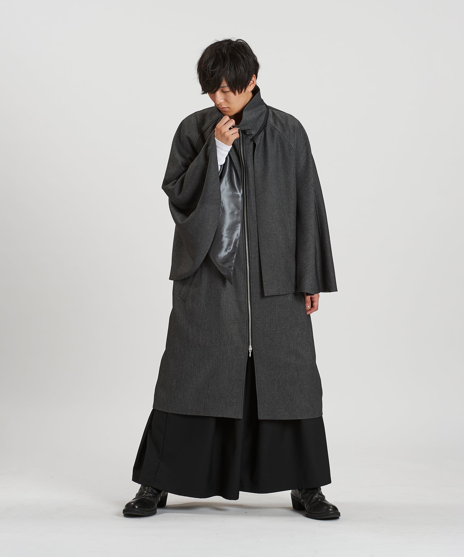 GRAY Model:H169cm