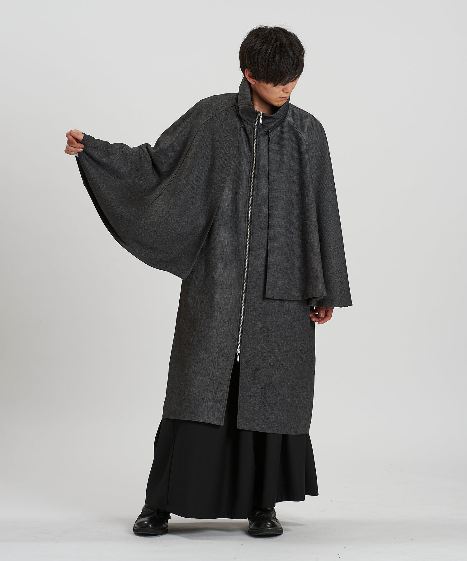 GRAY Model:H169cm