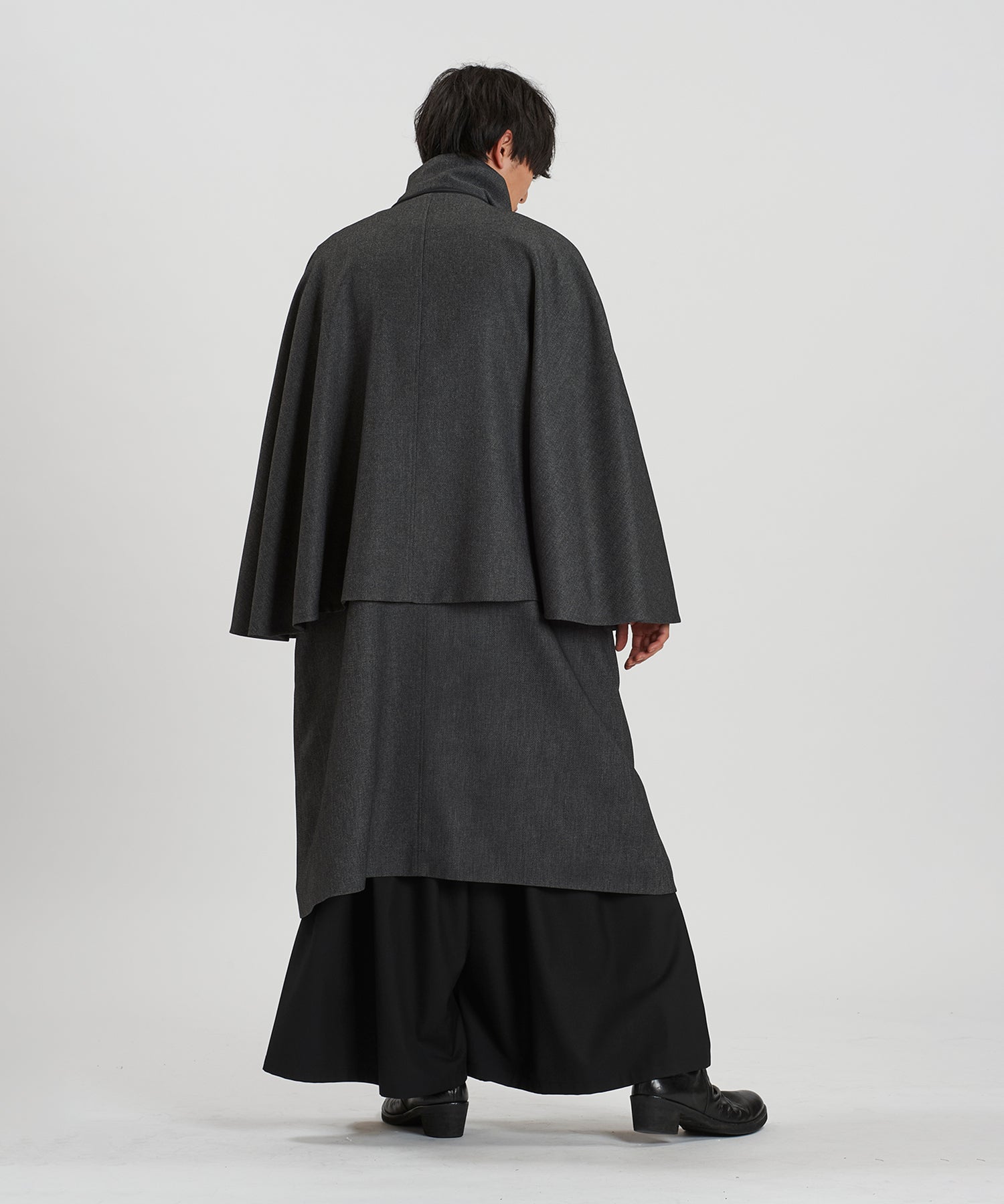 GRAY Model:H169cm