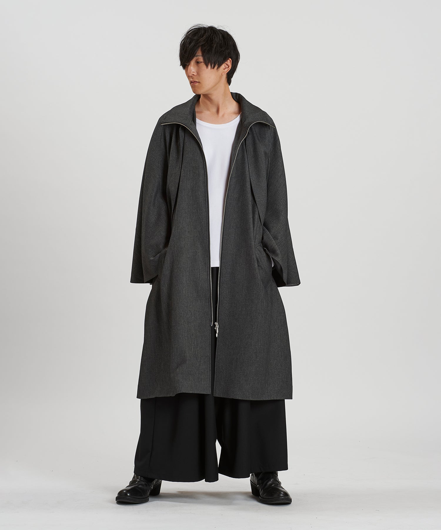 GRAY Model:H169cm