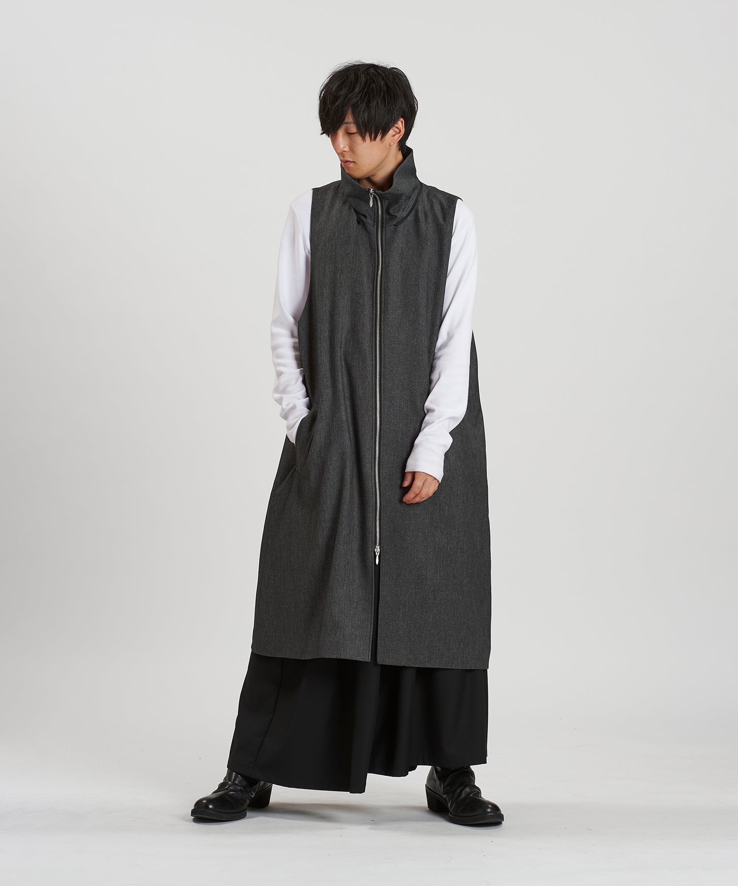 GRAY Model:H169cm