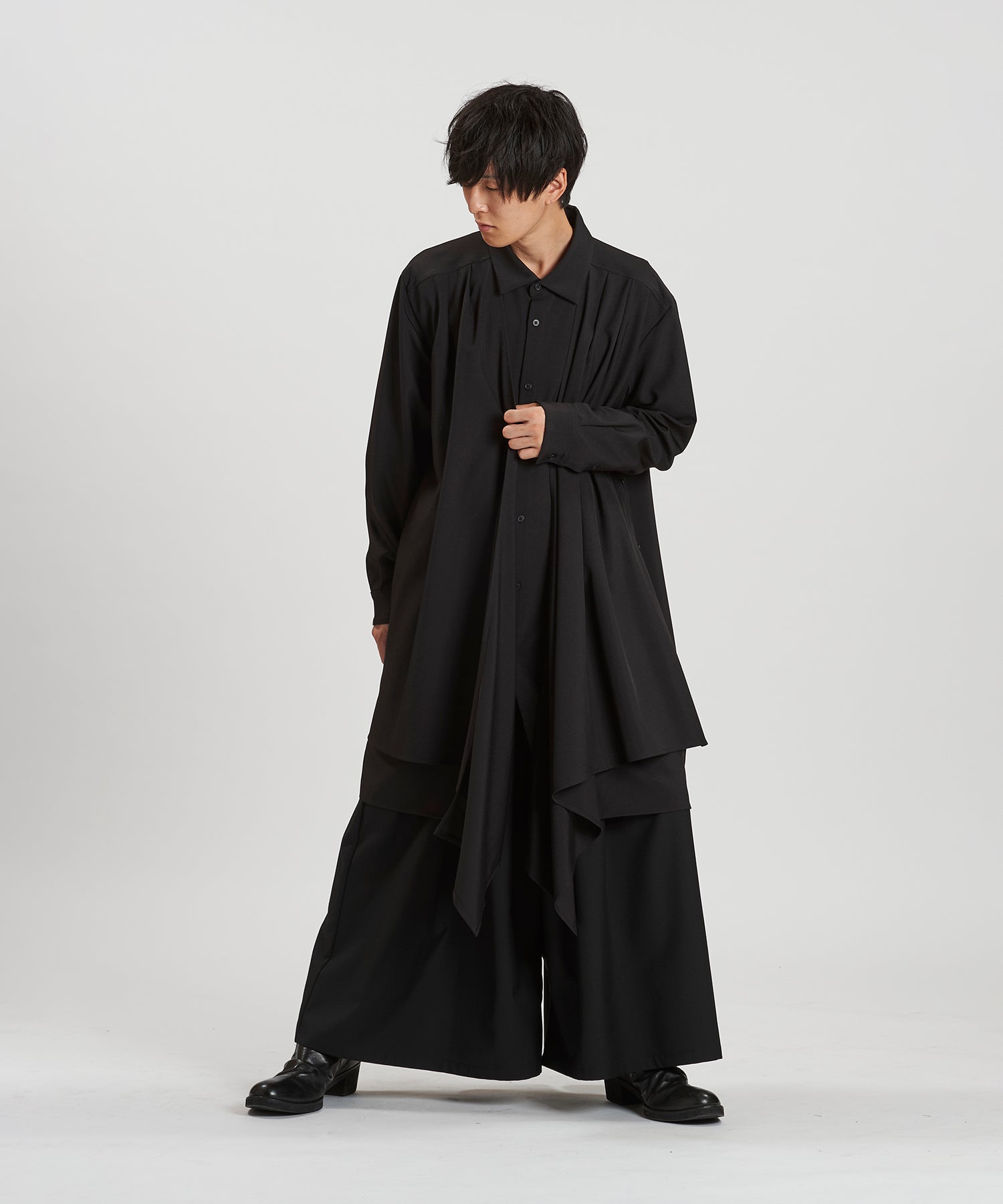 BLACK Model:H169cm