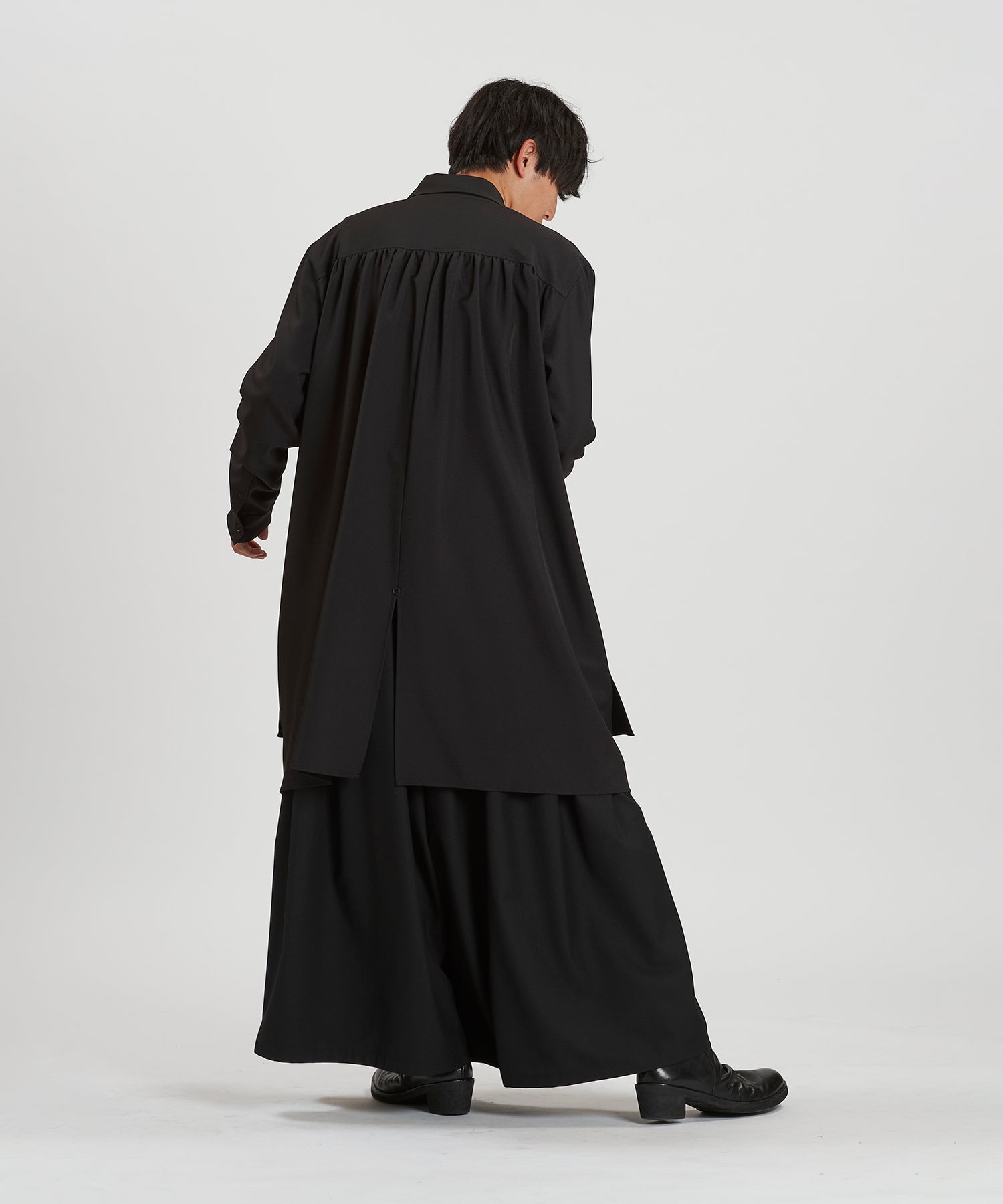 BLACK Model:H169cm