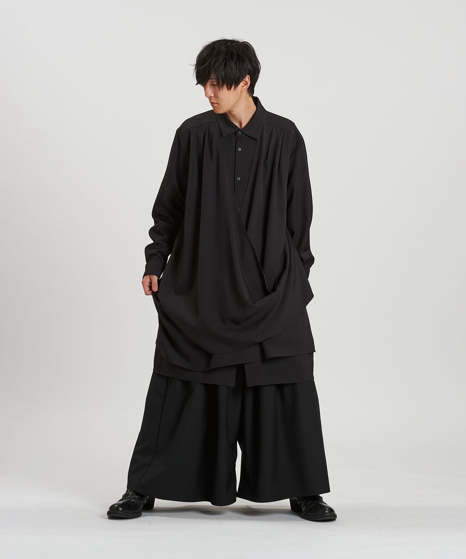 BLACK Model:H169cm