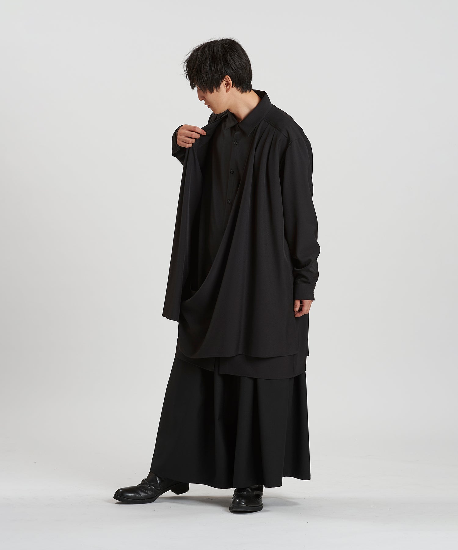 BLACK Model:H169cm