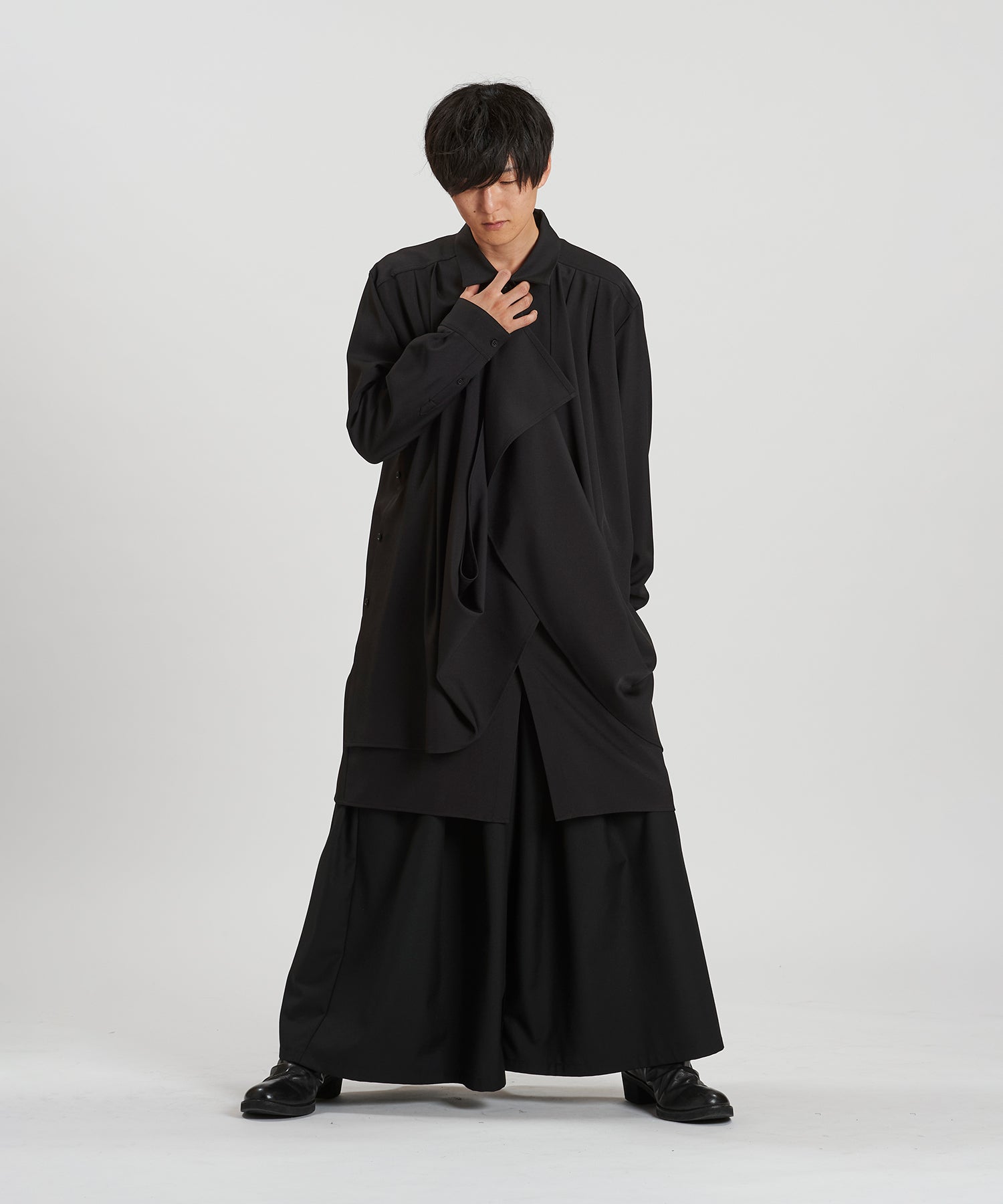 BLACK Model:H169cm