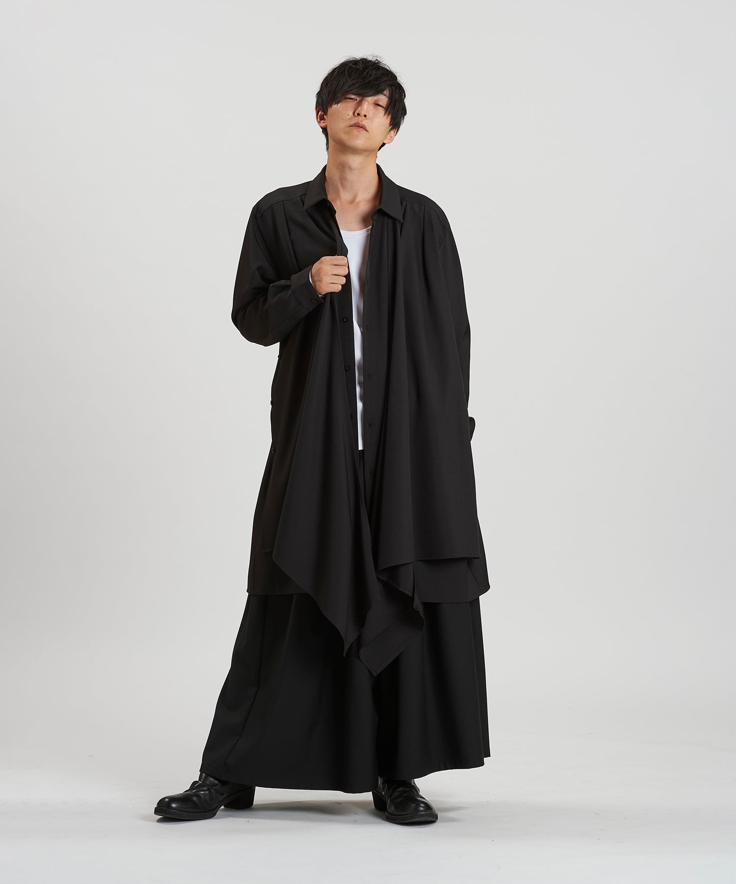BLACK Model:H169cm