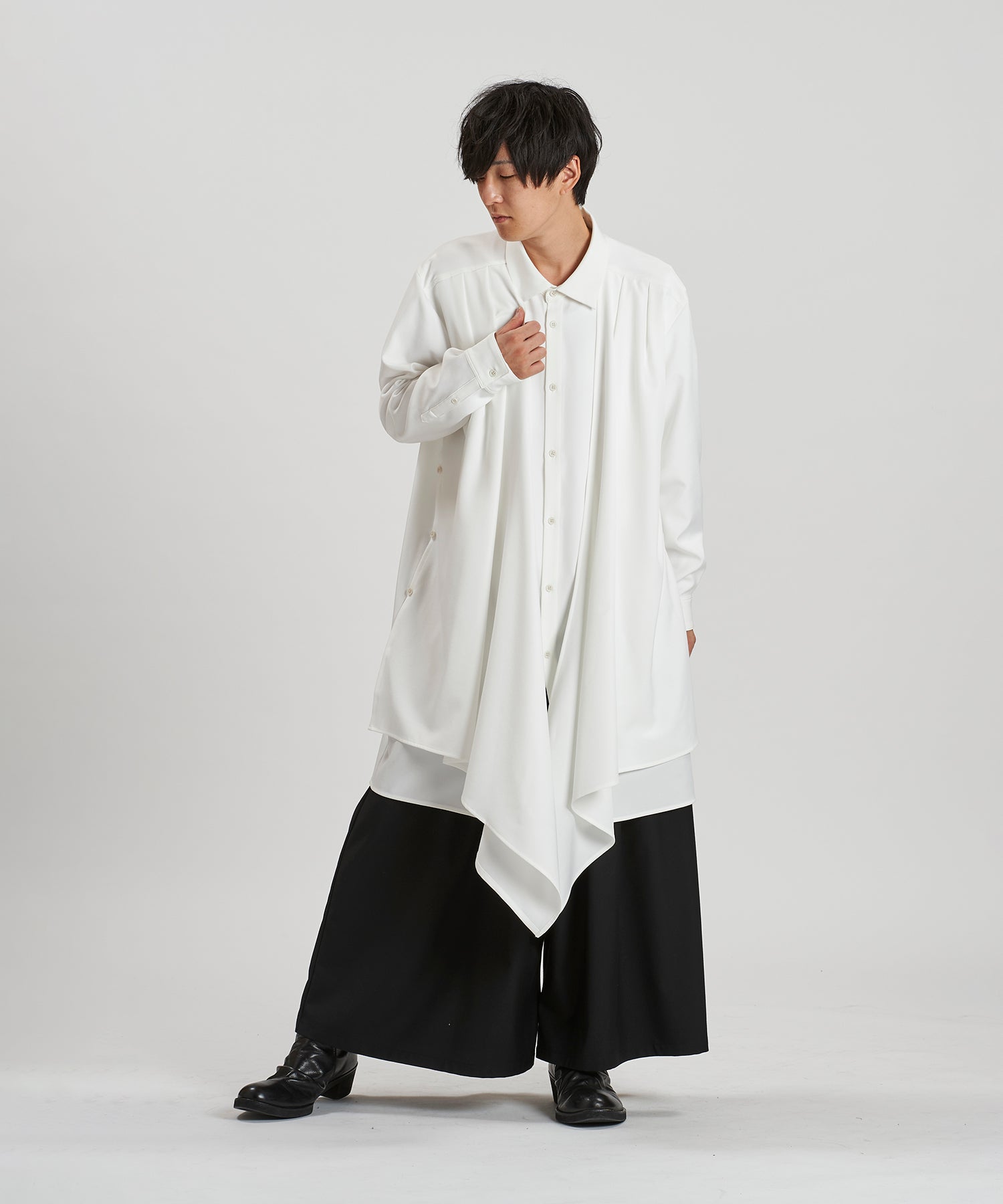 WHITE Model:H169cm