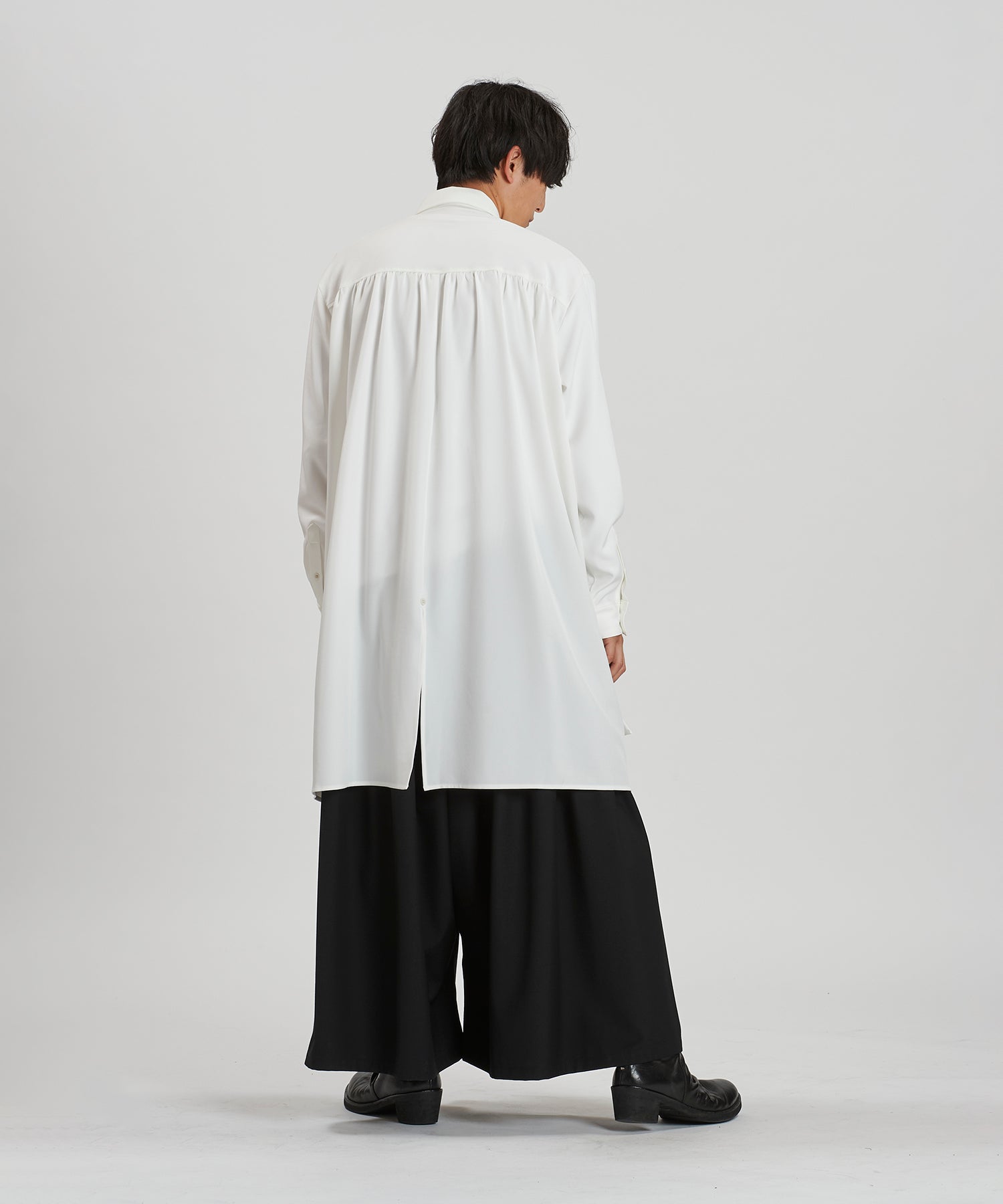 WHITE Model:H169cm