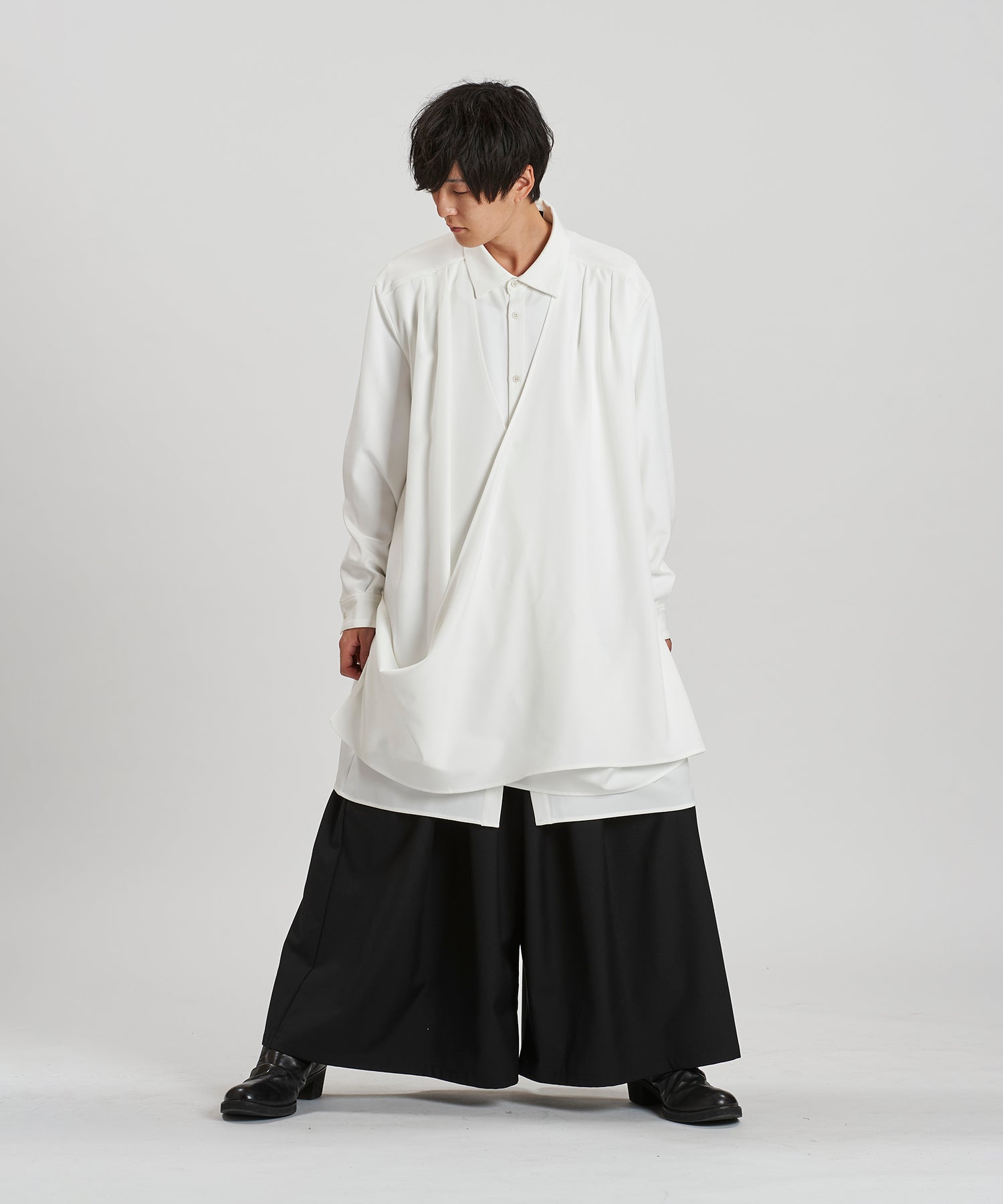 WHITE Model:H169cm